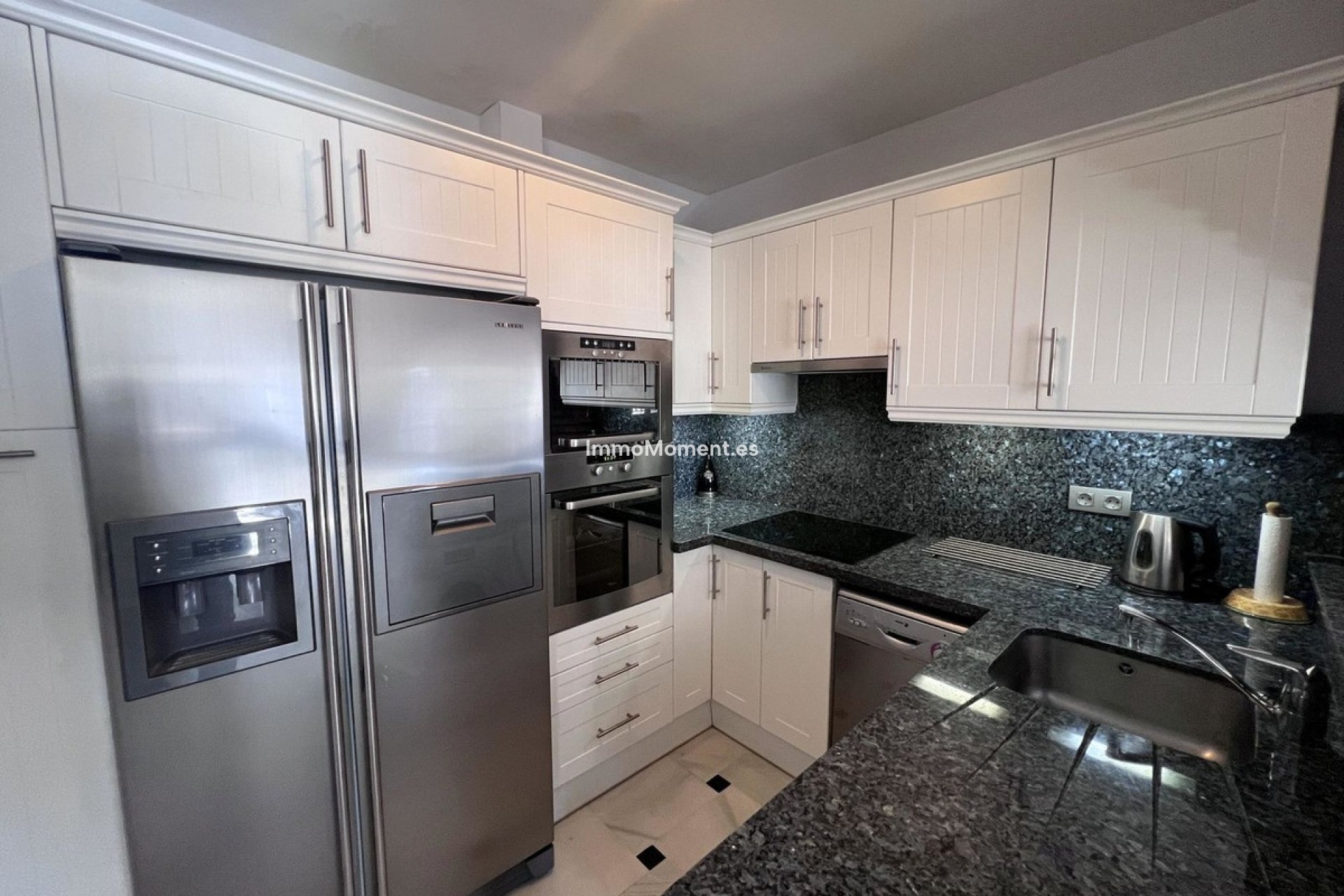 Resale - Apartment - Estepona - Benamara