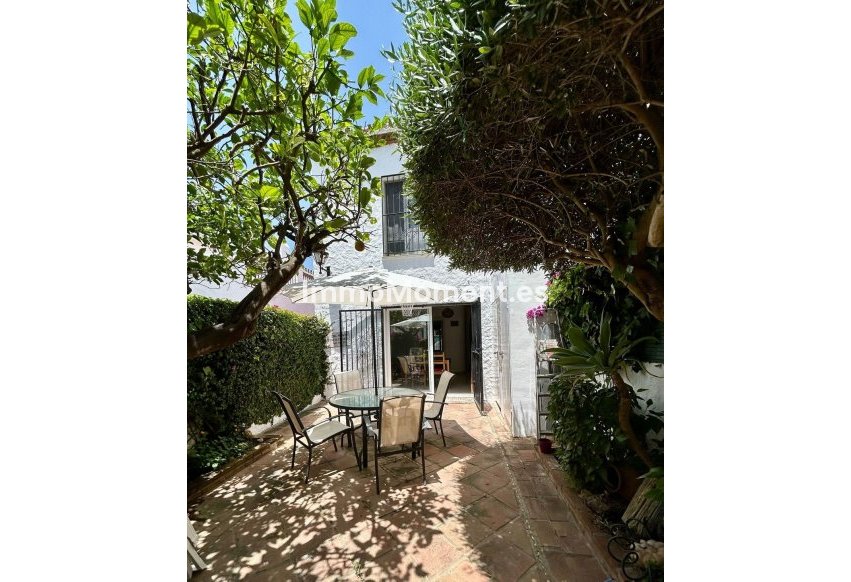 Resale - Apartment - Estepona - Benamara