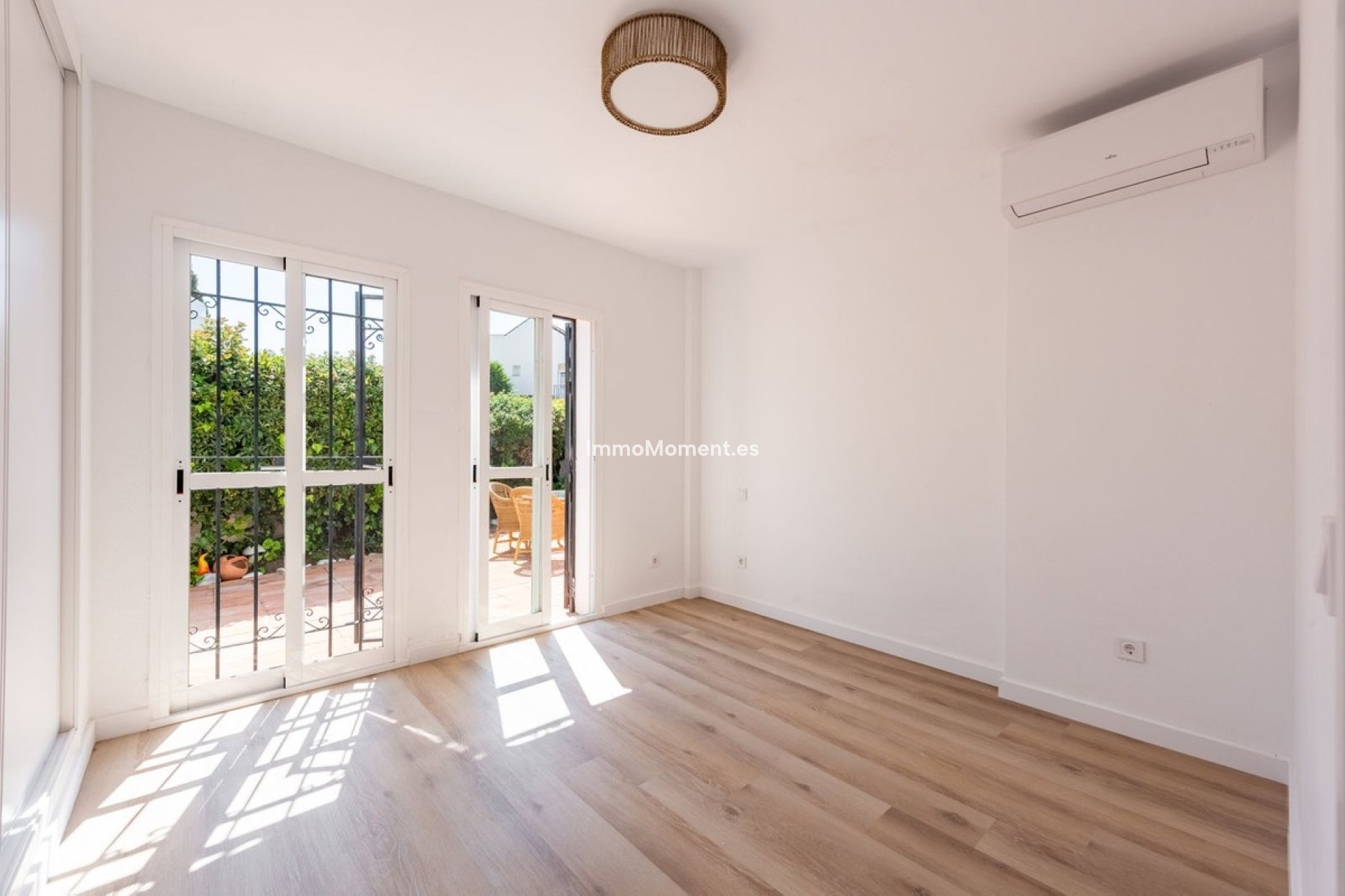 Resale - Apartment - Estepona - Benamara