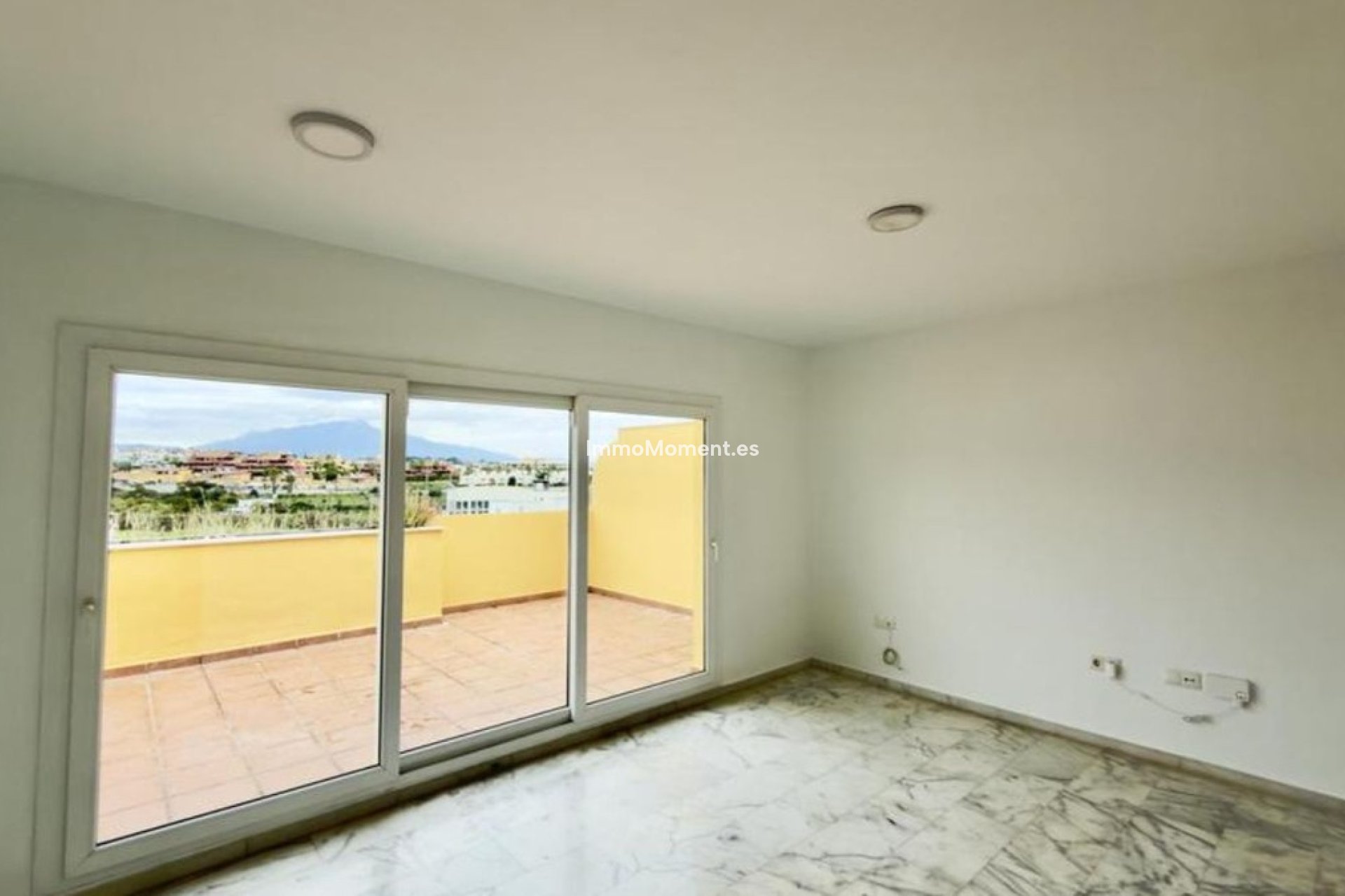Resale - Apartment - Estepona - Cancelada