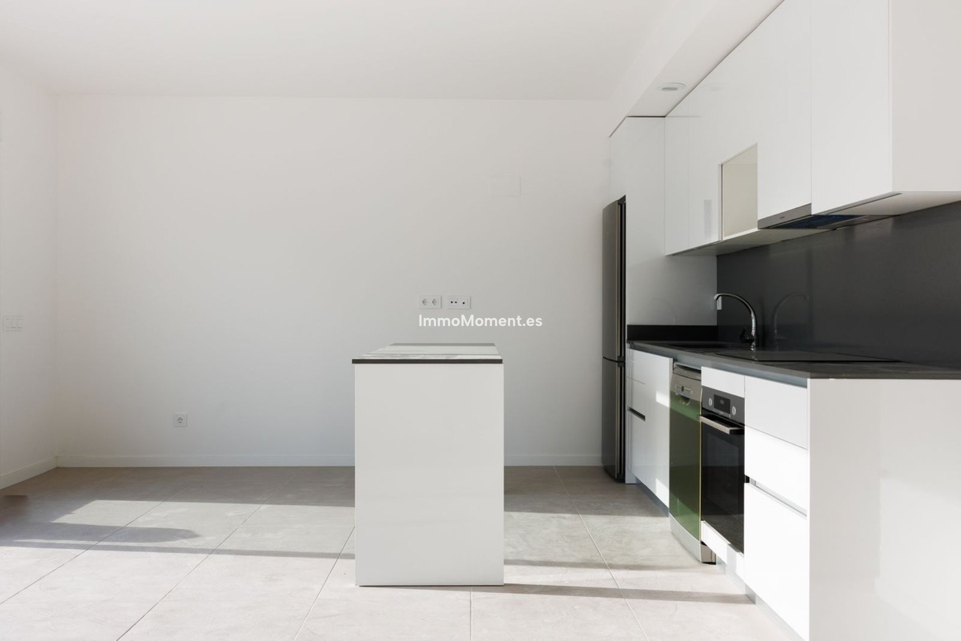 Resale - Apartment - Estepona - Cancelada