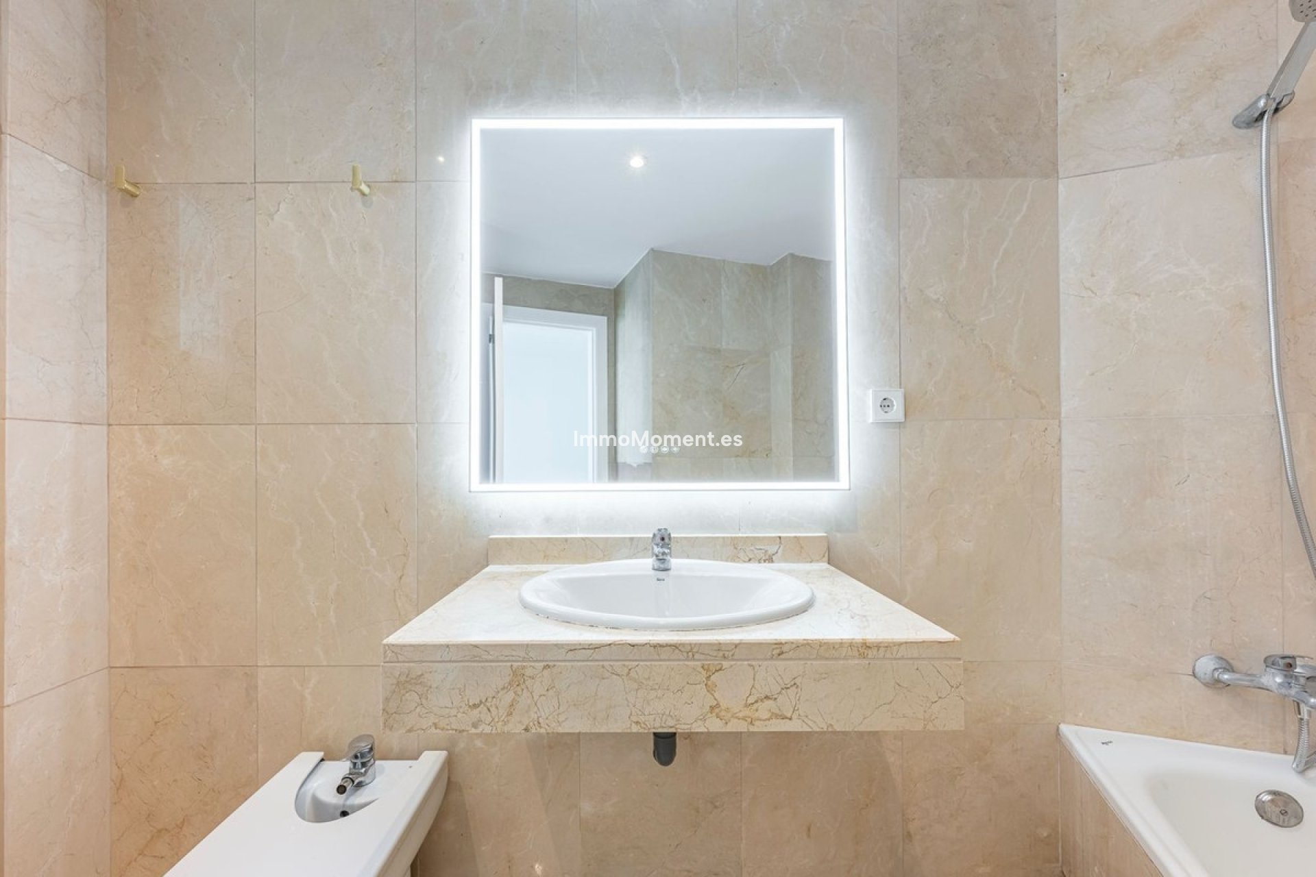 Resale - Apartment - Estepona - Cancelada