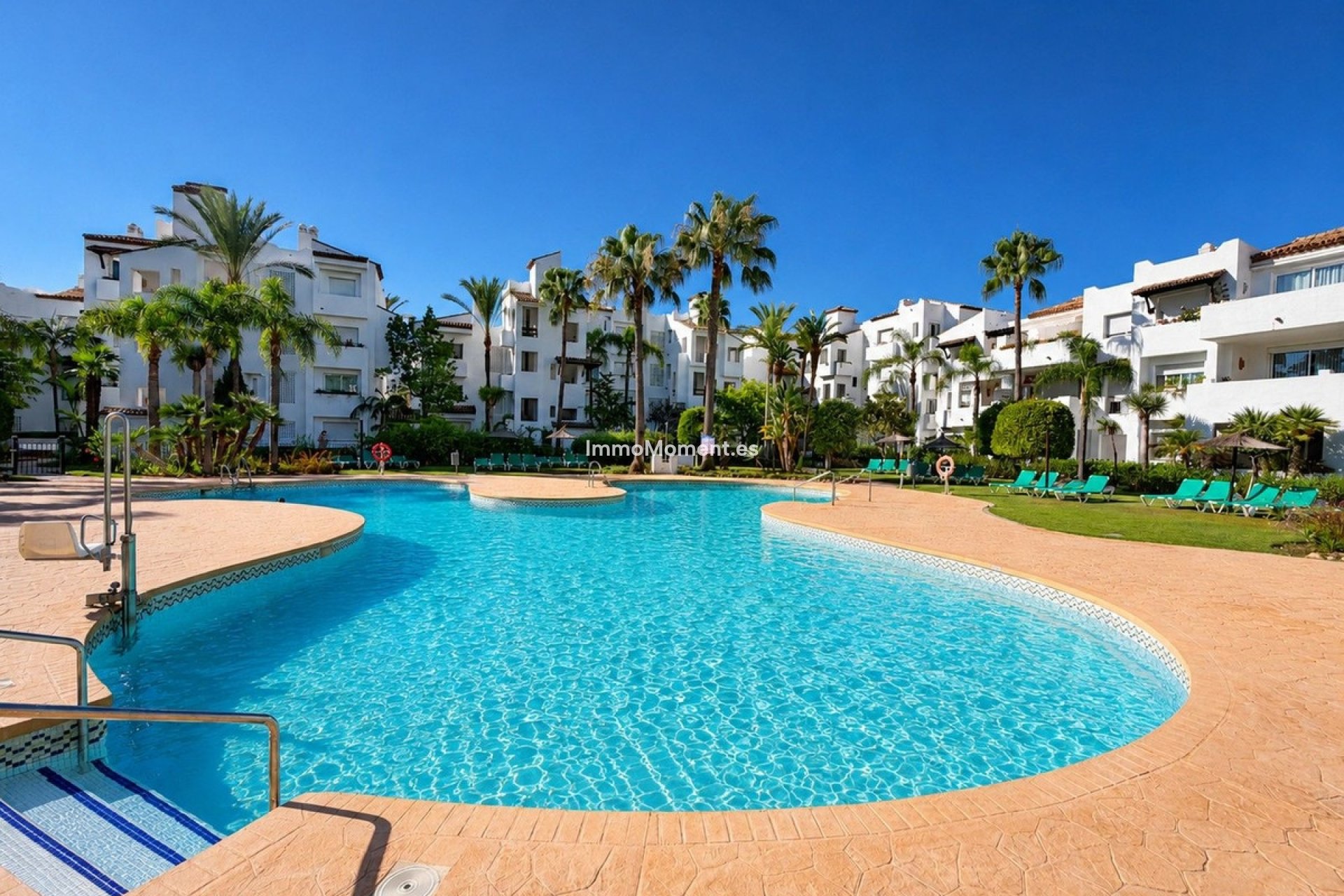 Resale - Apartment - Estepona - Costalita