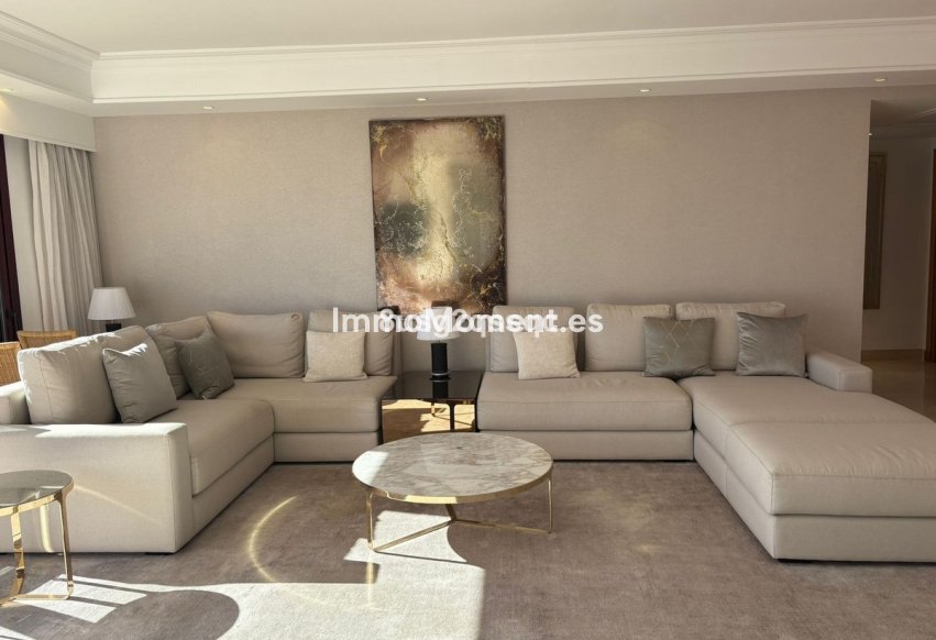 Resale - Apartment - Estepona - Costalita