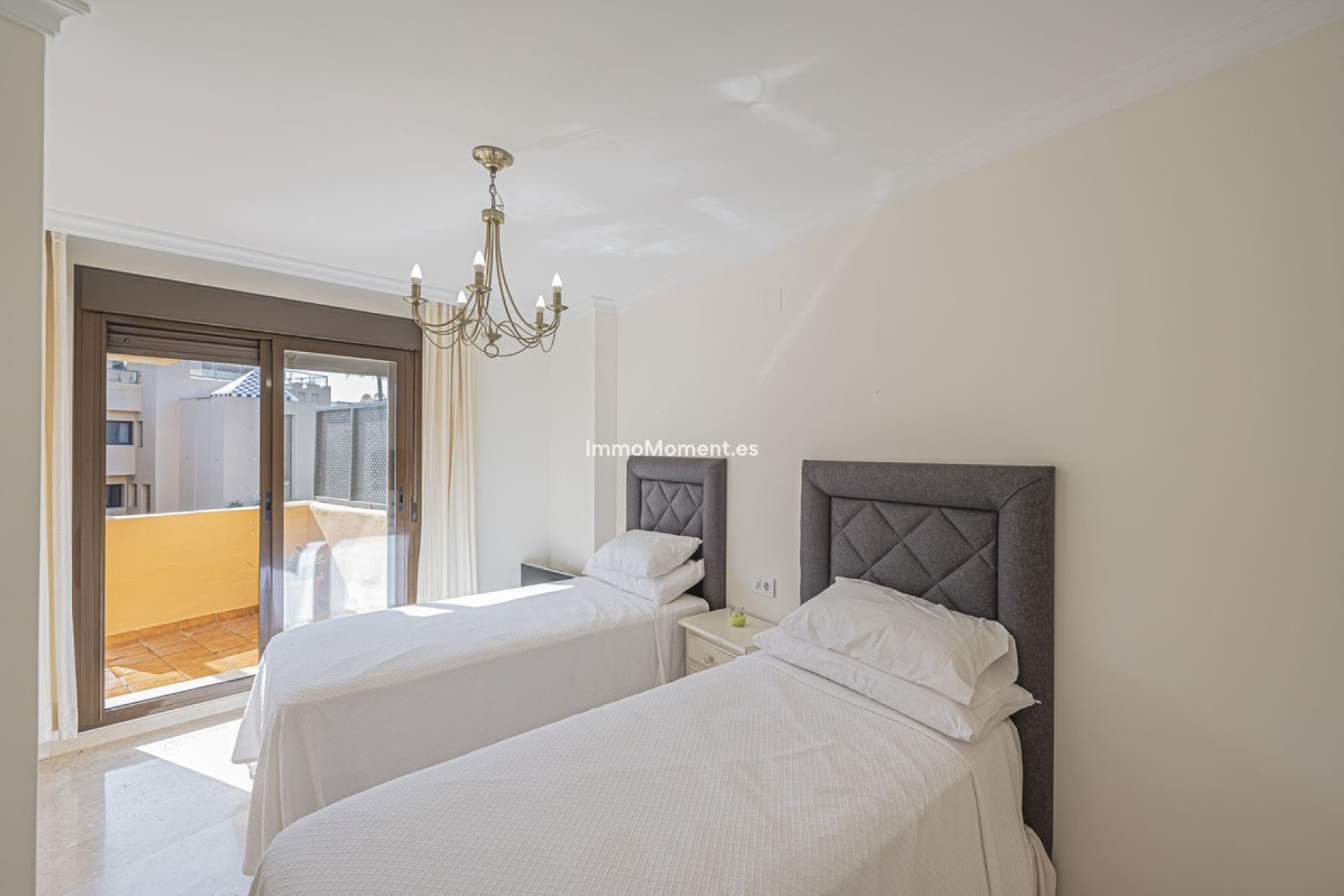Resale - Apartment - Estepona - Costalita