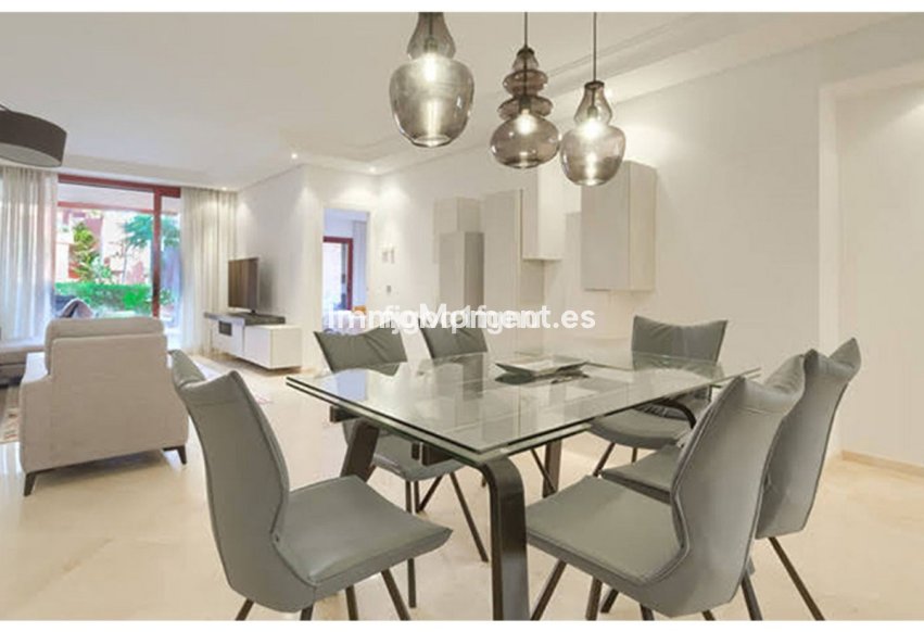 Resale - Apartment - Estepona - Costalita