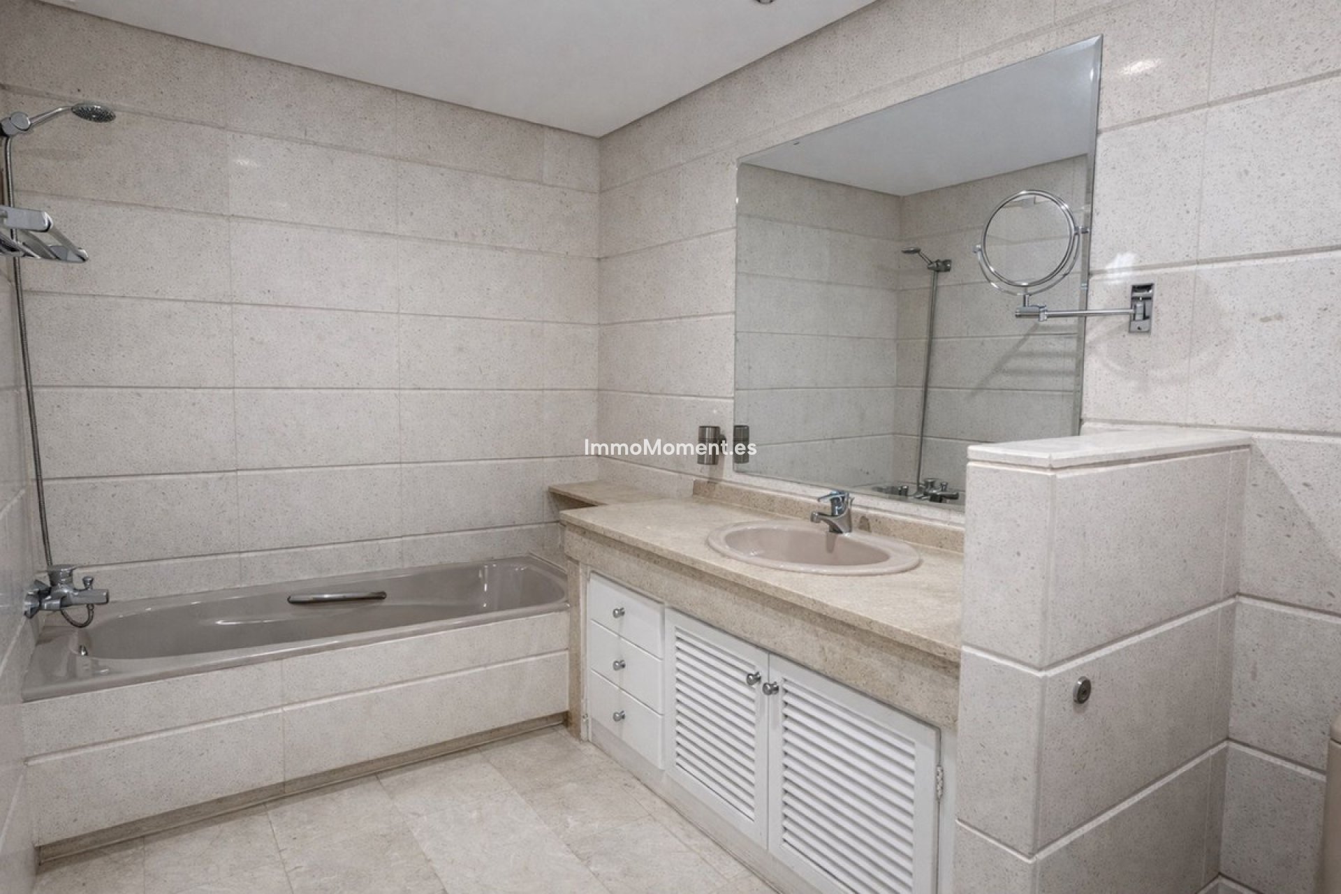 Resale - Apartment - Estepona - Costalita