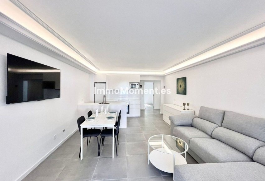 Resale - Apartment - Estepona - Costalita