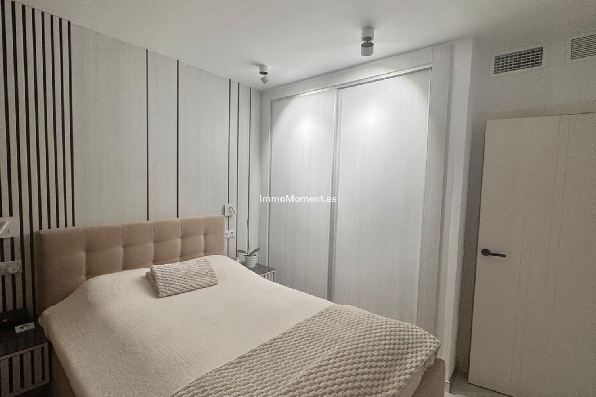 Resale - Apartment - Estepona - Costalita