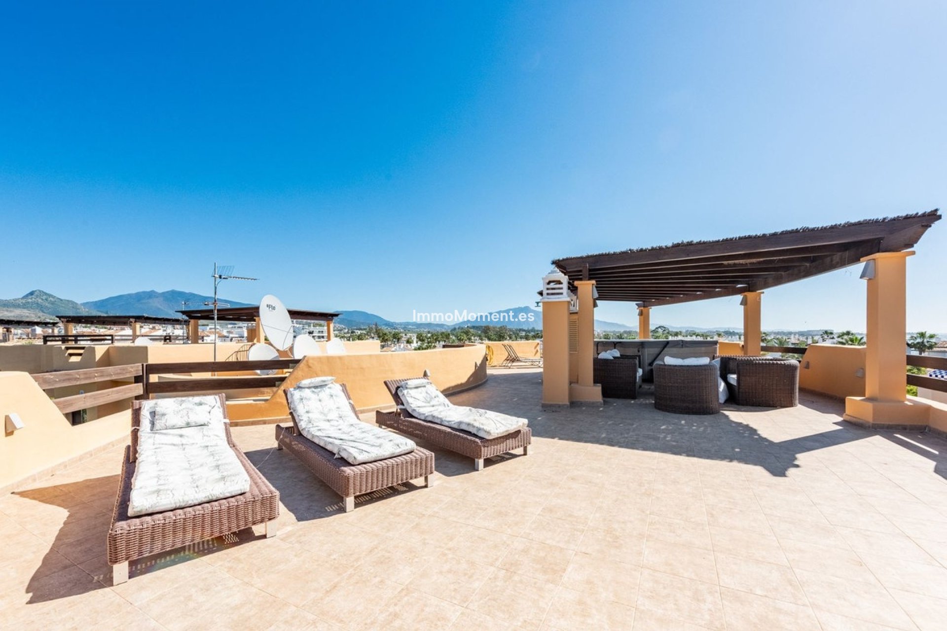 Resale - Apartment - Estepona - Costalita