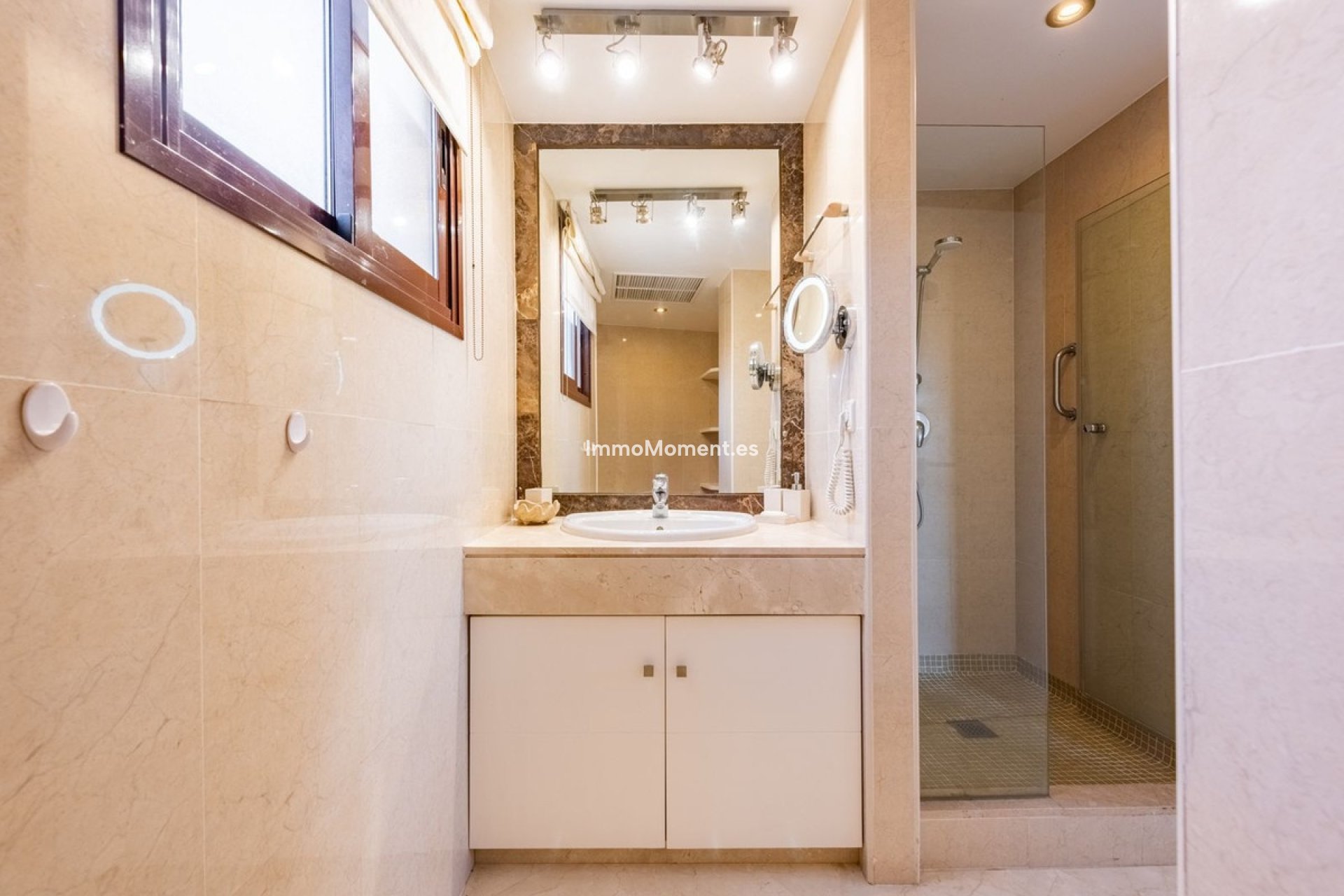 Resale - Apartment - Estepona - Costalita
