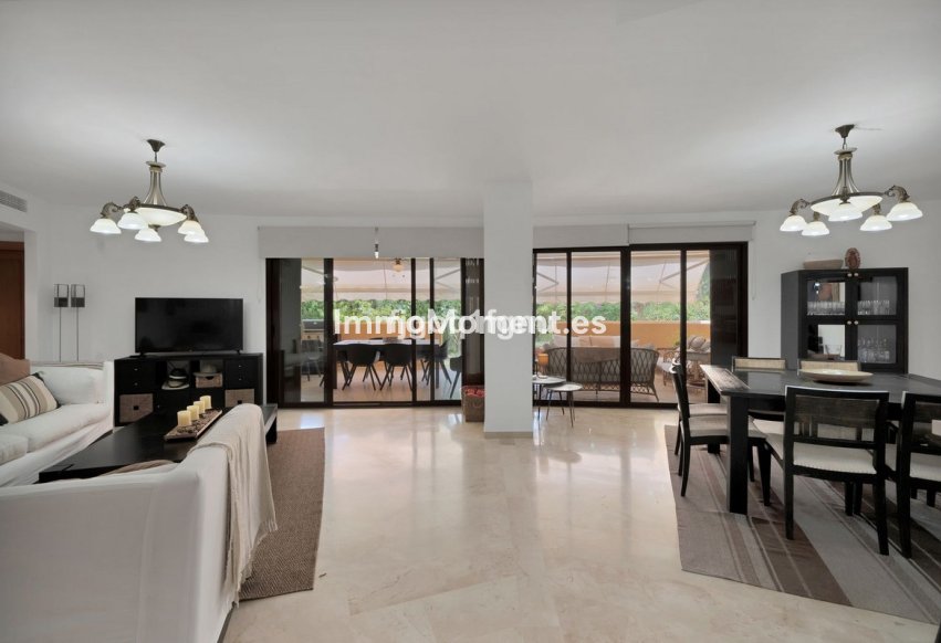 Resale - Apartment - Estepona - Costalita