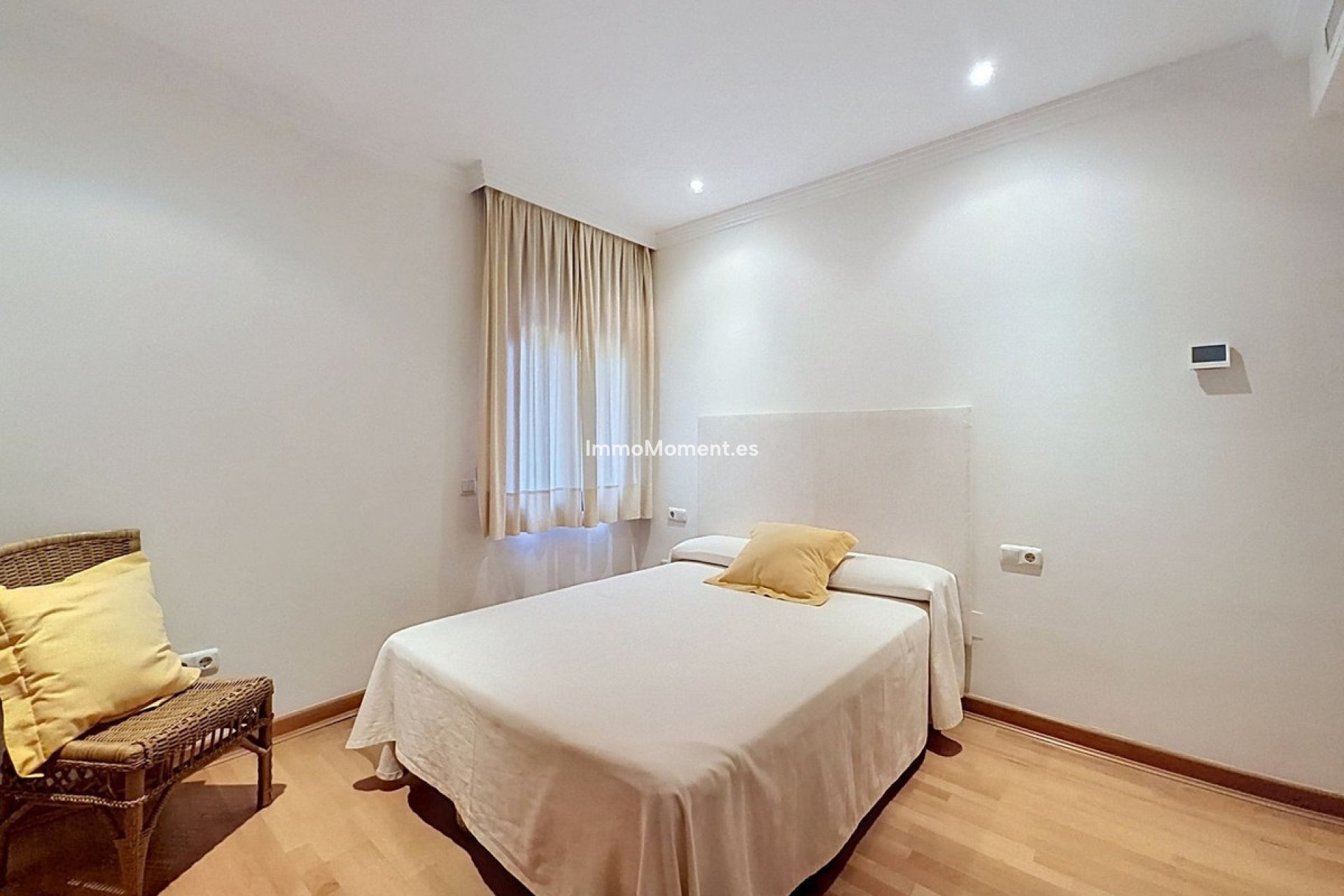 Resale - Apartment - Estepona - Costalita