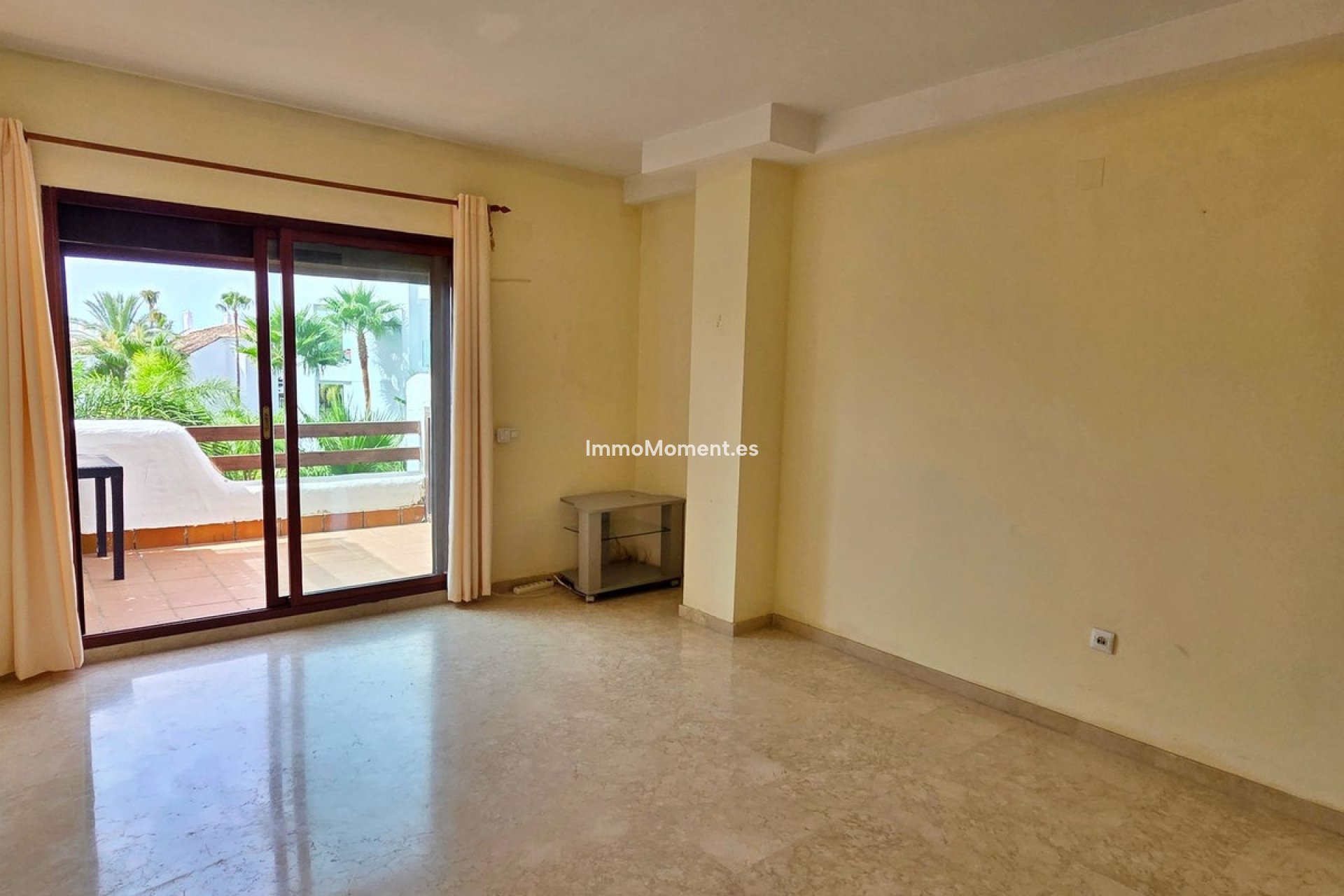 Resale - Apartment - Estepona - Costalita