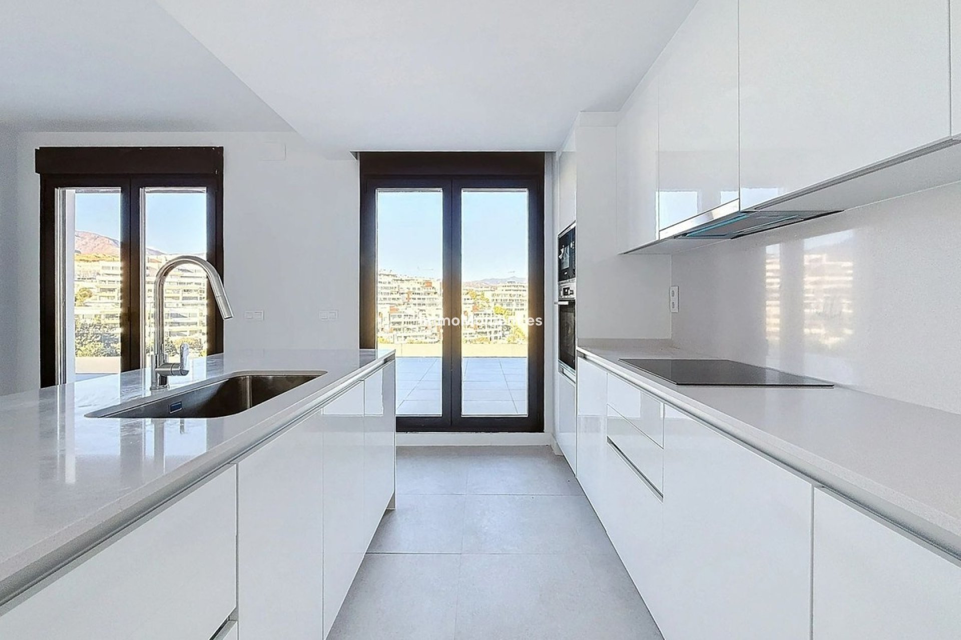 Resale - Apartment - Estepona - Estepona Centro