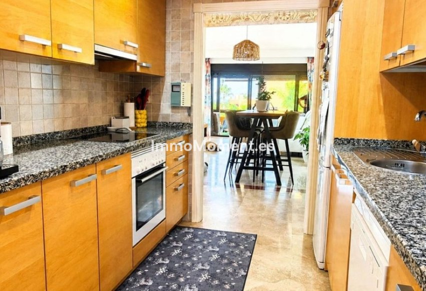 Resale - Apartment - Estepona - Estepona Centro