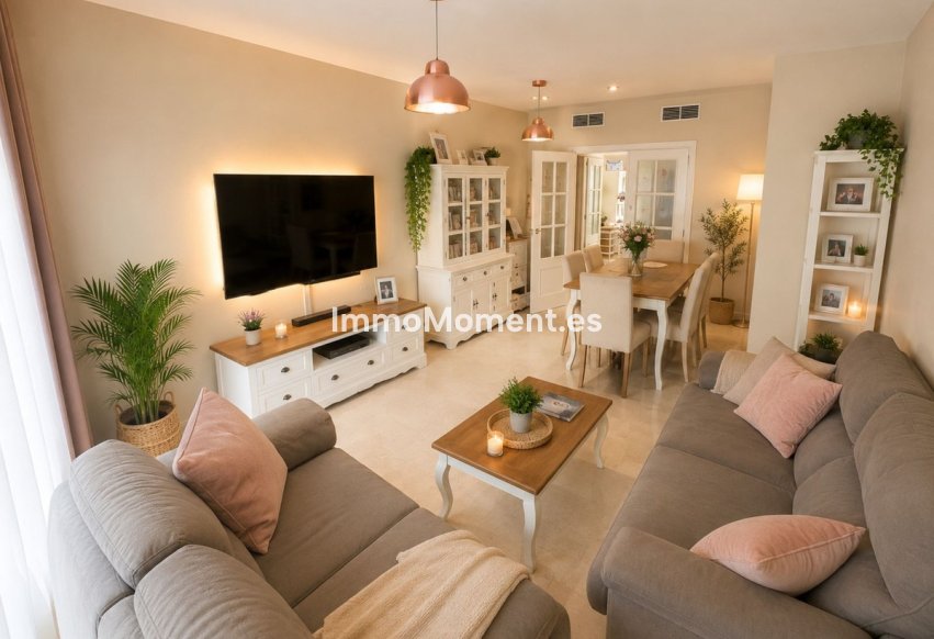 Resale - Apartment - Estepona - Estepona Centro