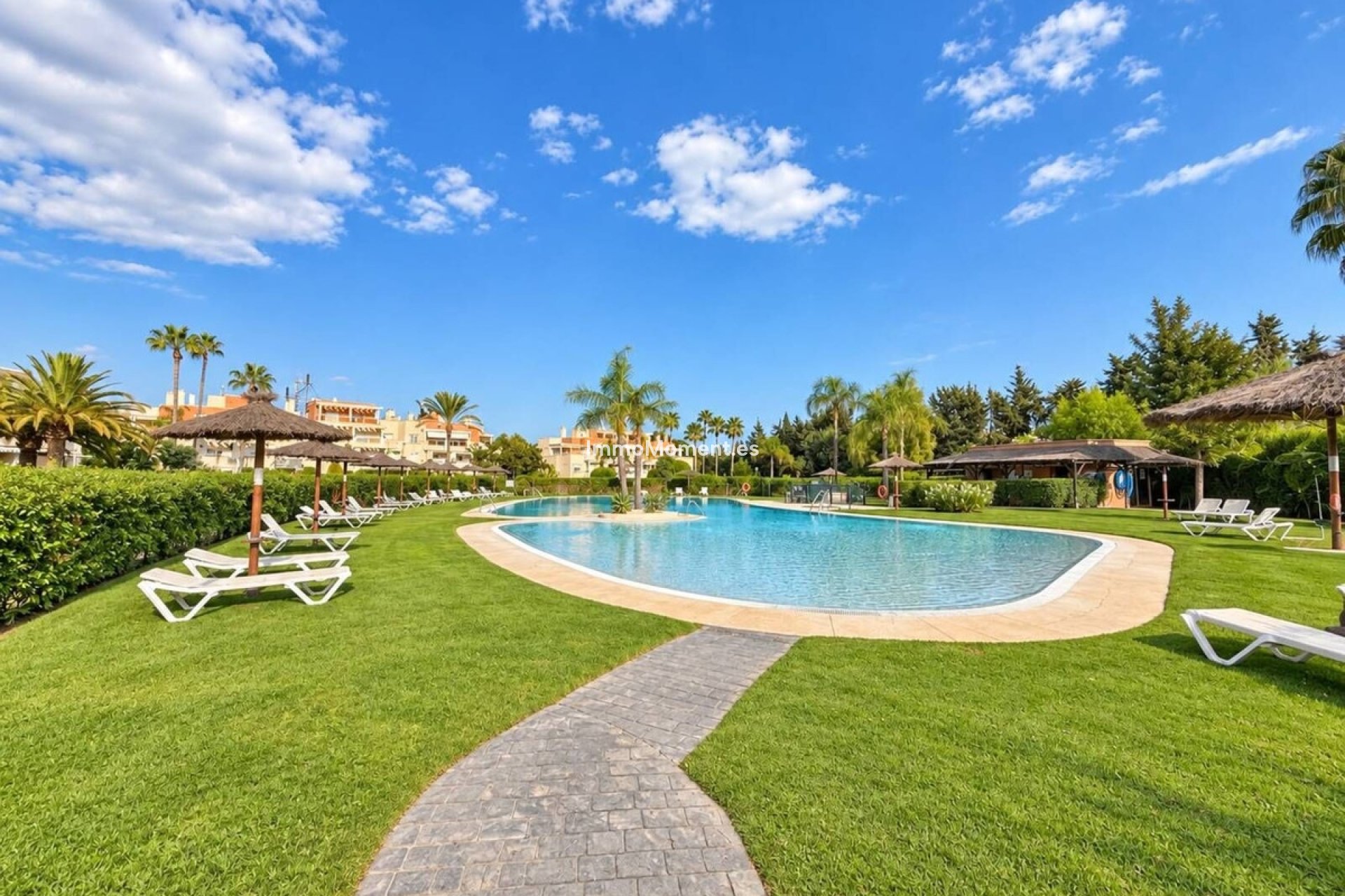 Resale - Apartment - Estepona - Estepona Centro