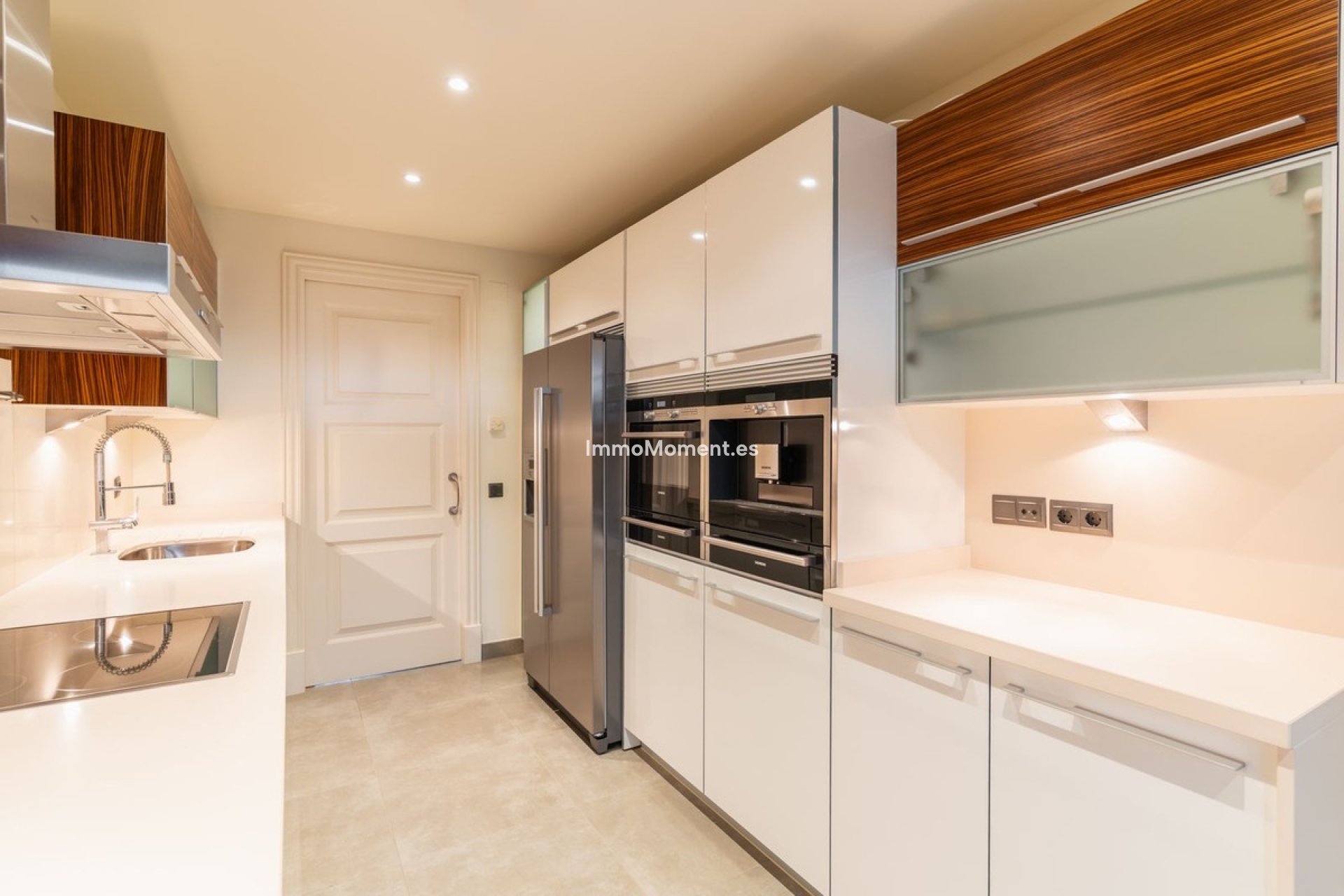 Resale - Apartment - Estepona - Estepona Centro