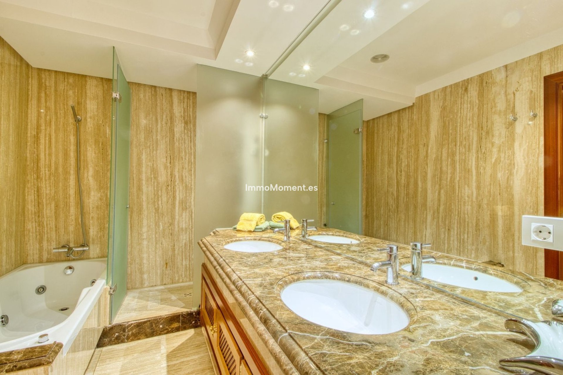 Resale - Apartment - Estepona - Estepona Centro