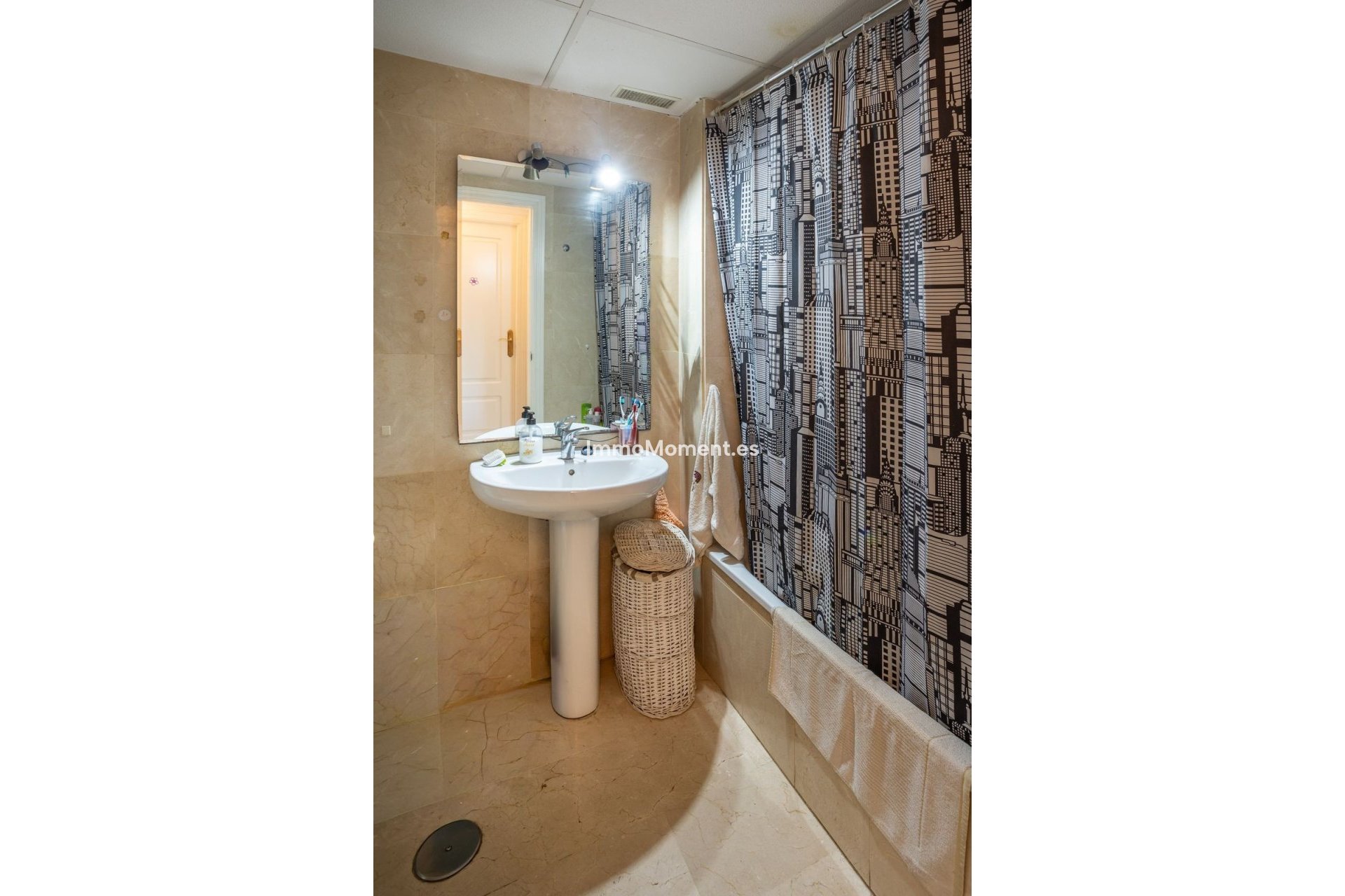 Resale - Apartment - Estepona - Estepona Centro