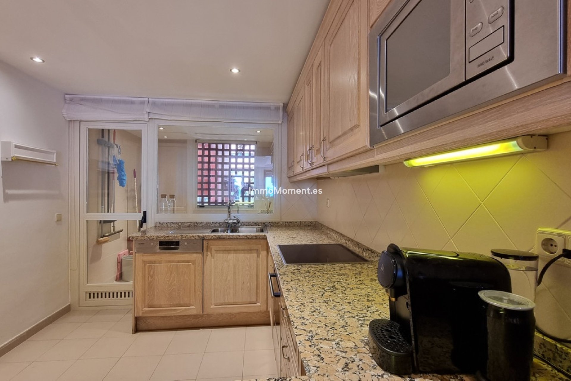 Resale - Apartment - Estepona - Estepona Centro