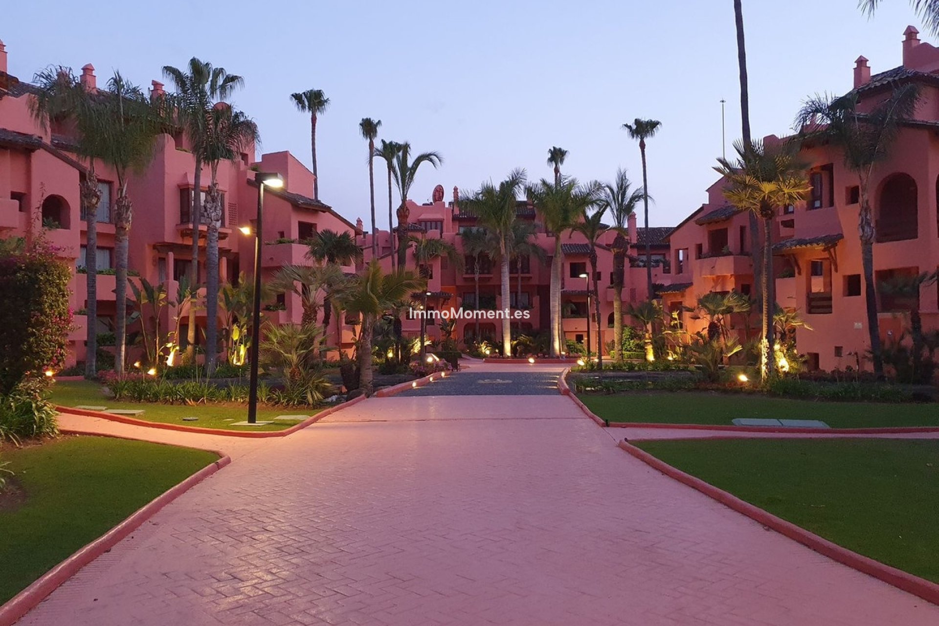 Resale - Apartment - Estepona - Estepona Centro