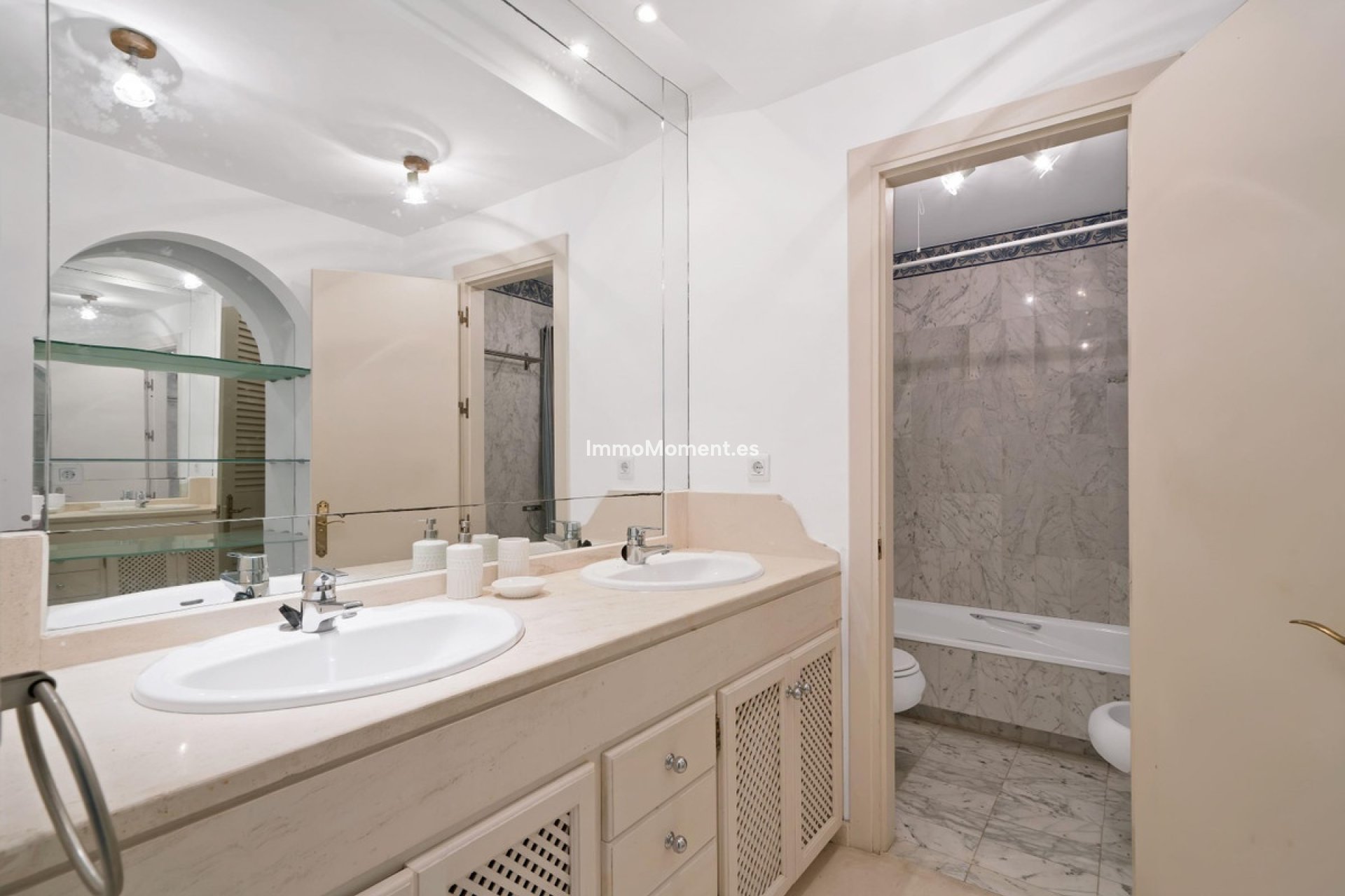 Resale - Apartment - Estepona - Estepona Centro