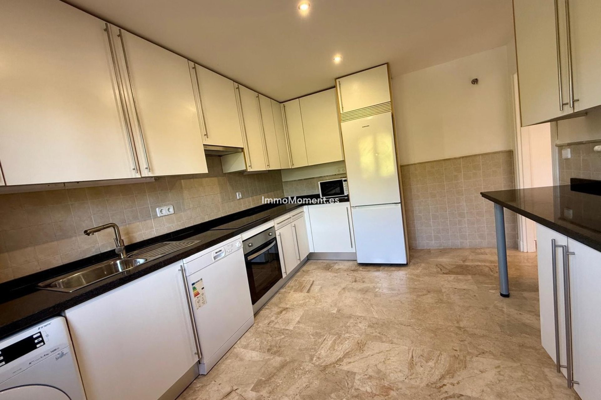 Resale - Apartment - Estepona - Estepona Centro