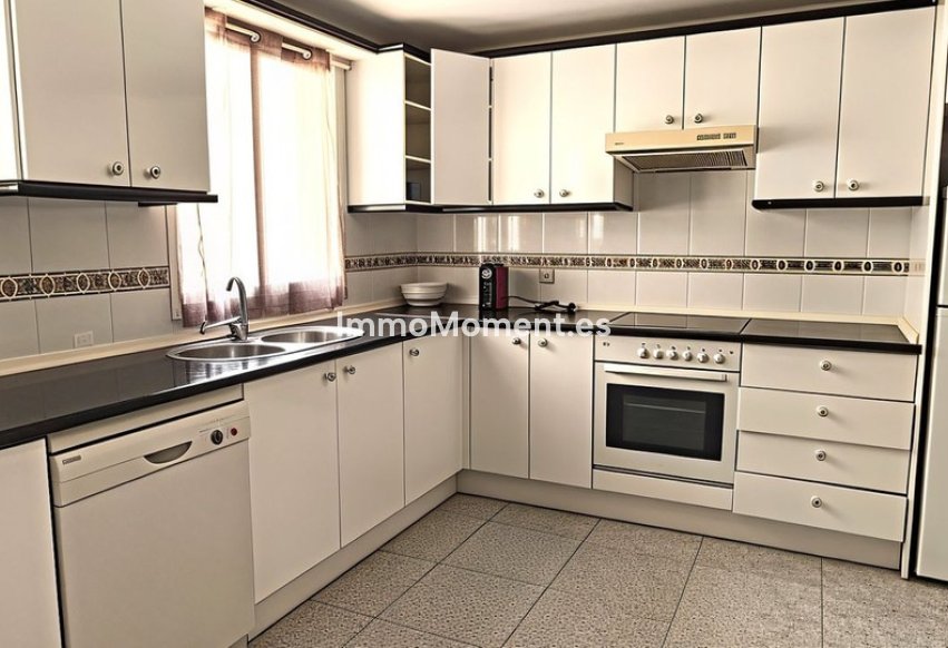 Resale - Apartment - Estepona - Estepona Centro