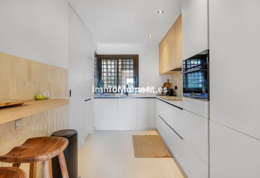 Resale - Apartment - Estepona - Estepona Centro