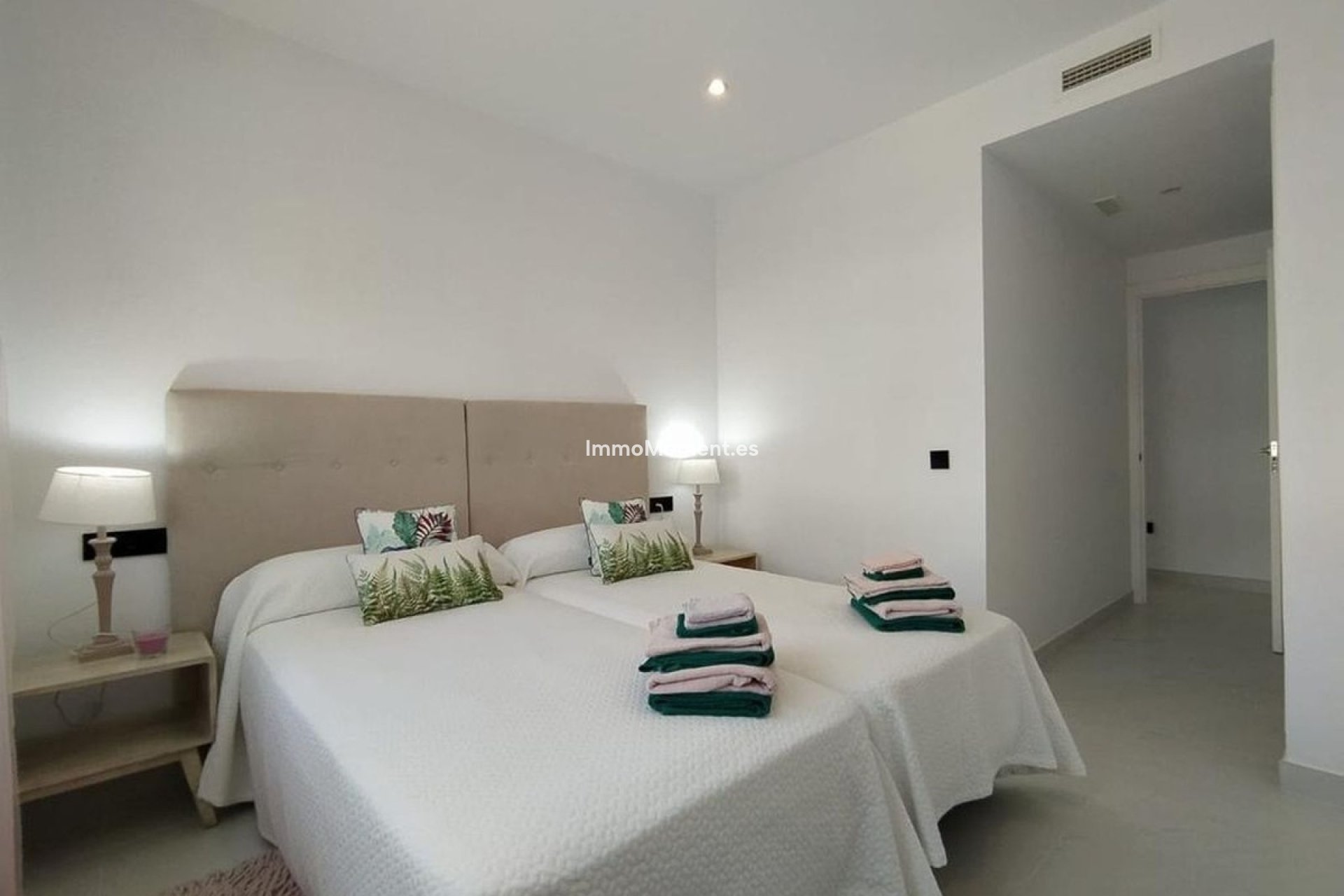 Resale - Apartment - Estepona - Estepona Centro