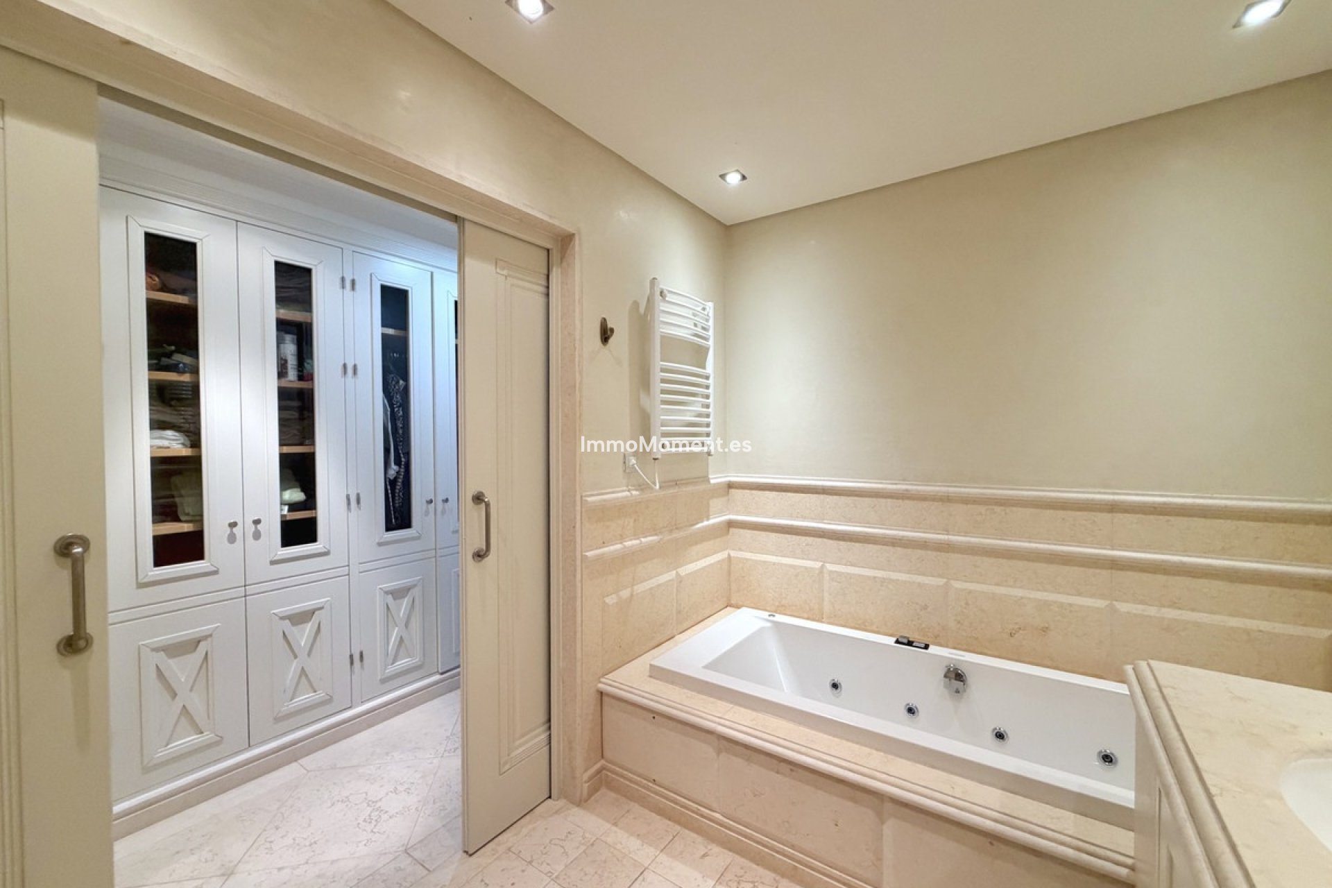 Resale - Apartment - Estepona - Estepona Centro