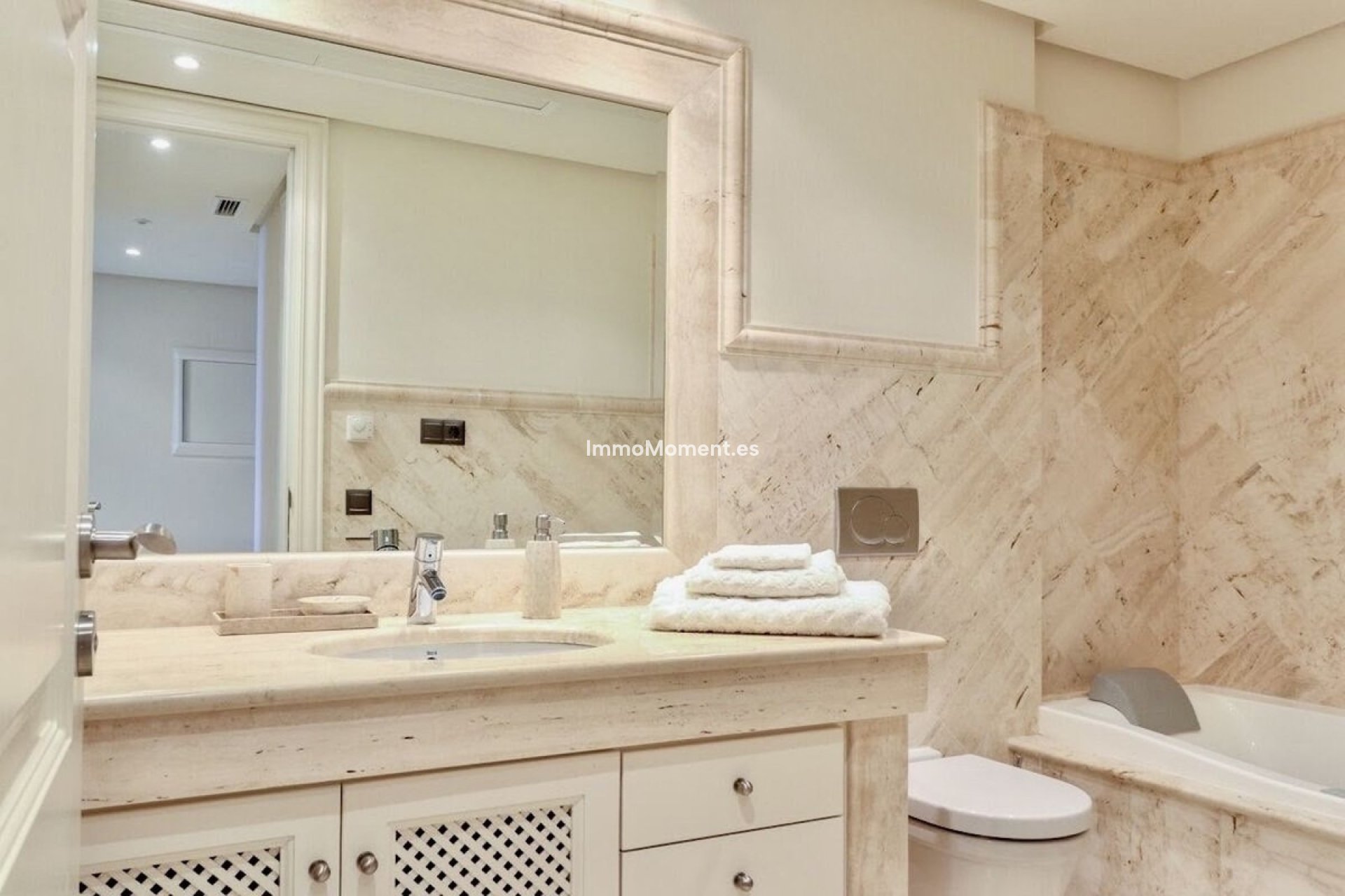 Resale - Apartment - Estepona - Estepona Centro