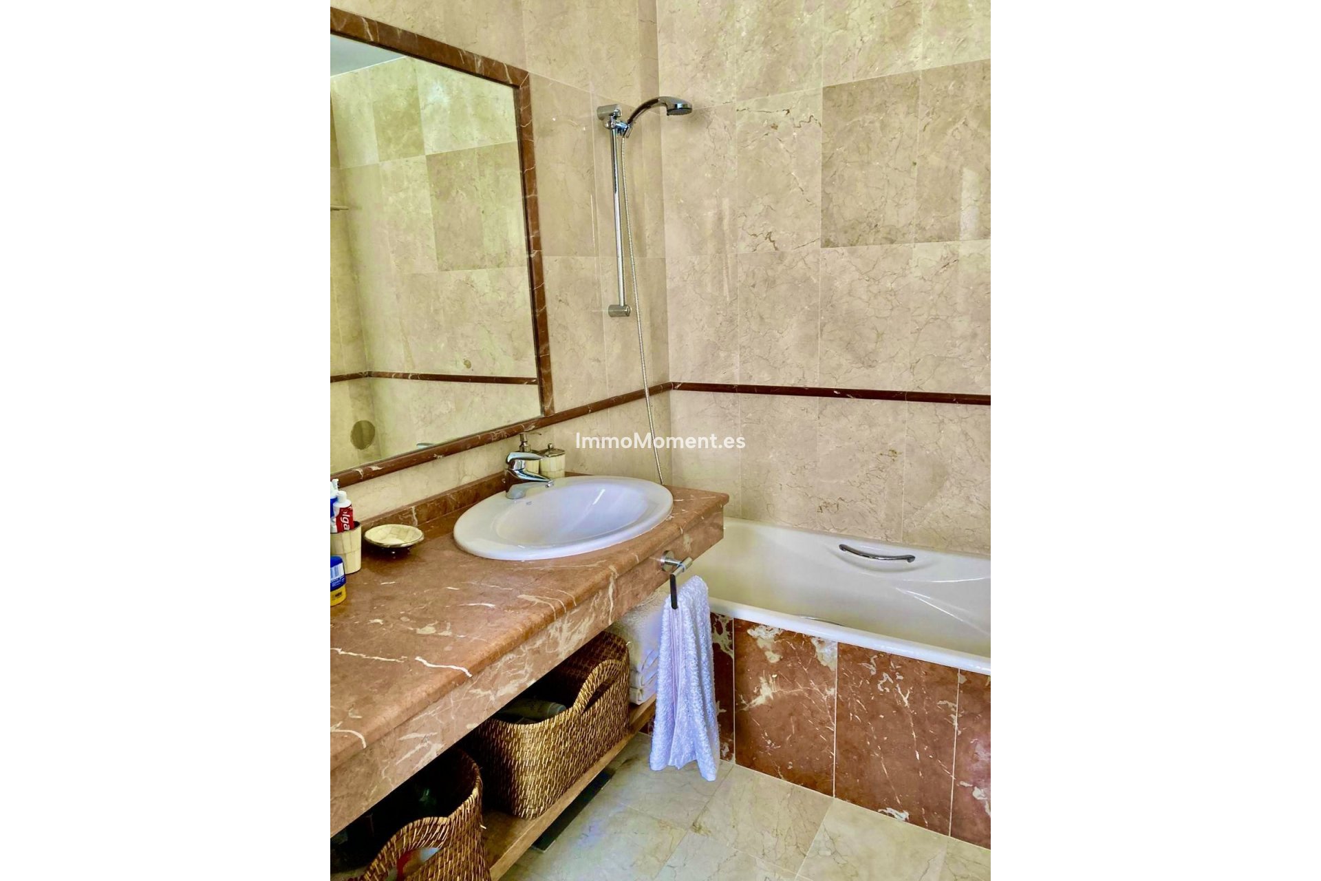Resale - Apartment - Estepona - Hacienda del Sol