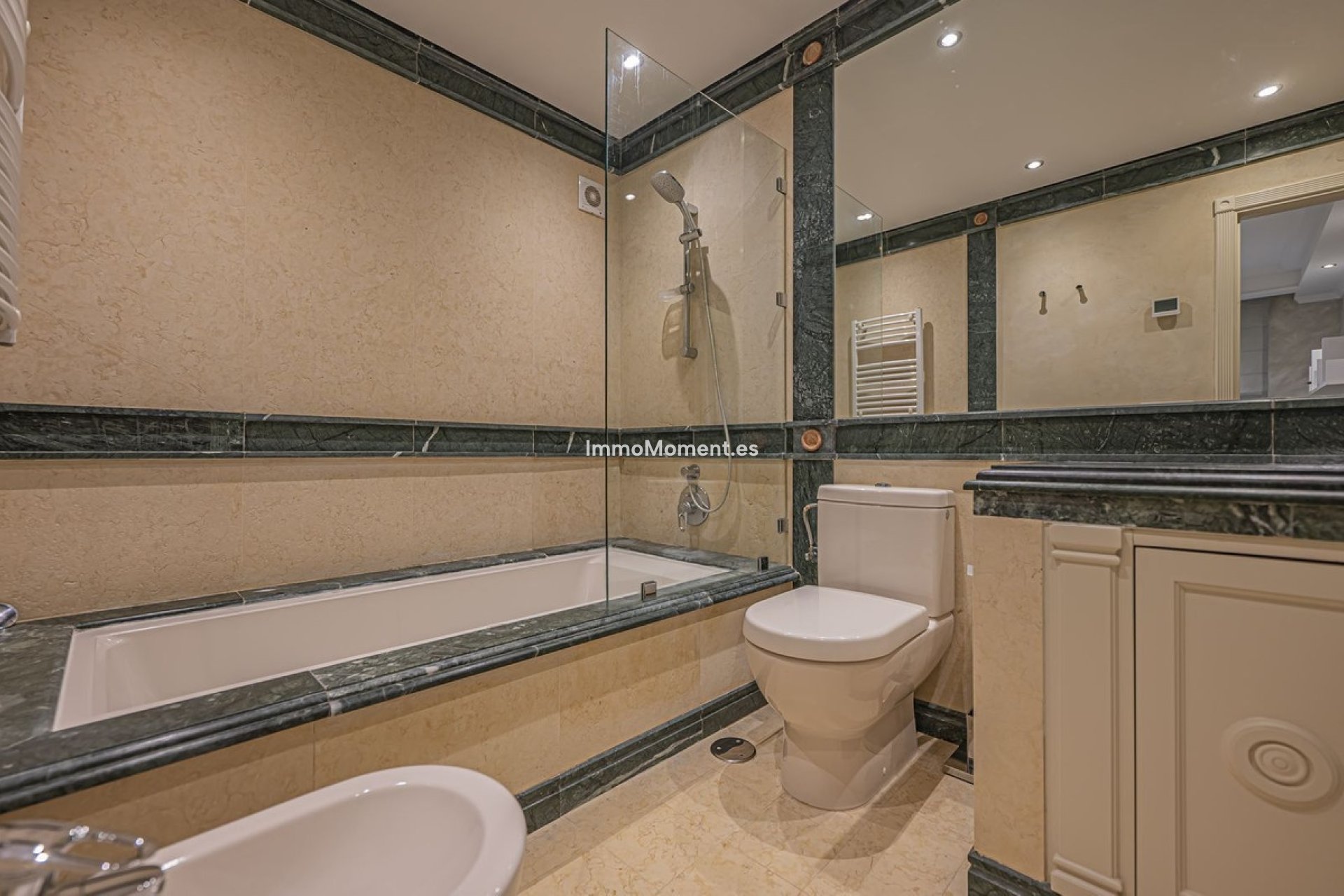 Resale - Apartment - Estepona - New Golden Mile