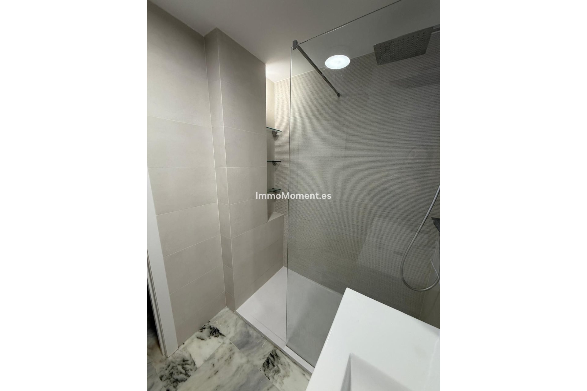 Resale - Apartment - Estepona - Selwo