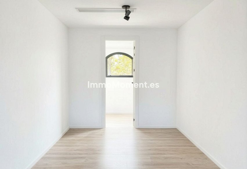 Resale - Apartment - Estepona - Selwo