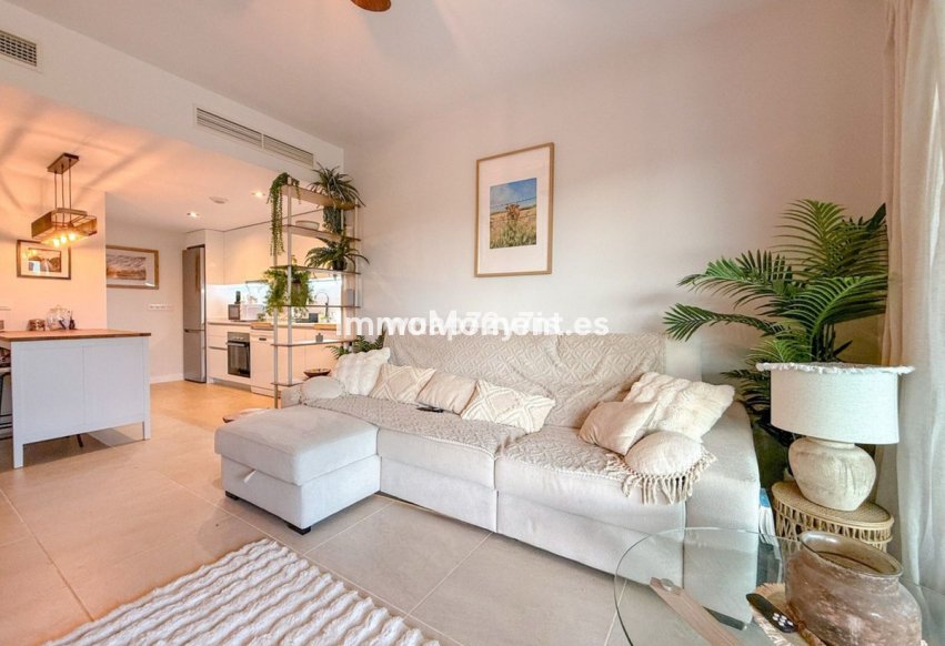 Resale - Apartment - Estepona - Selwo
