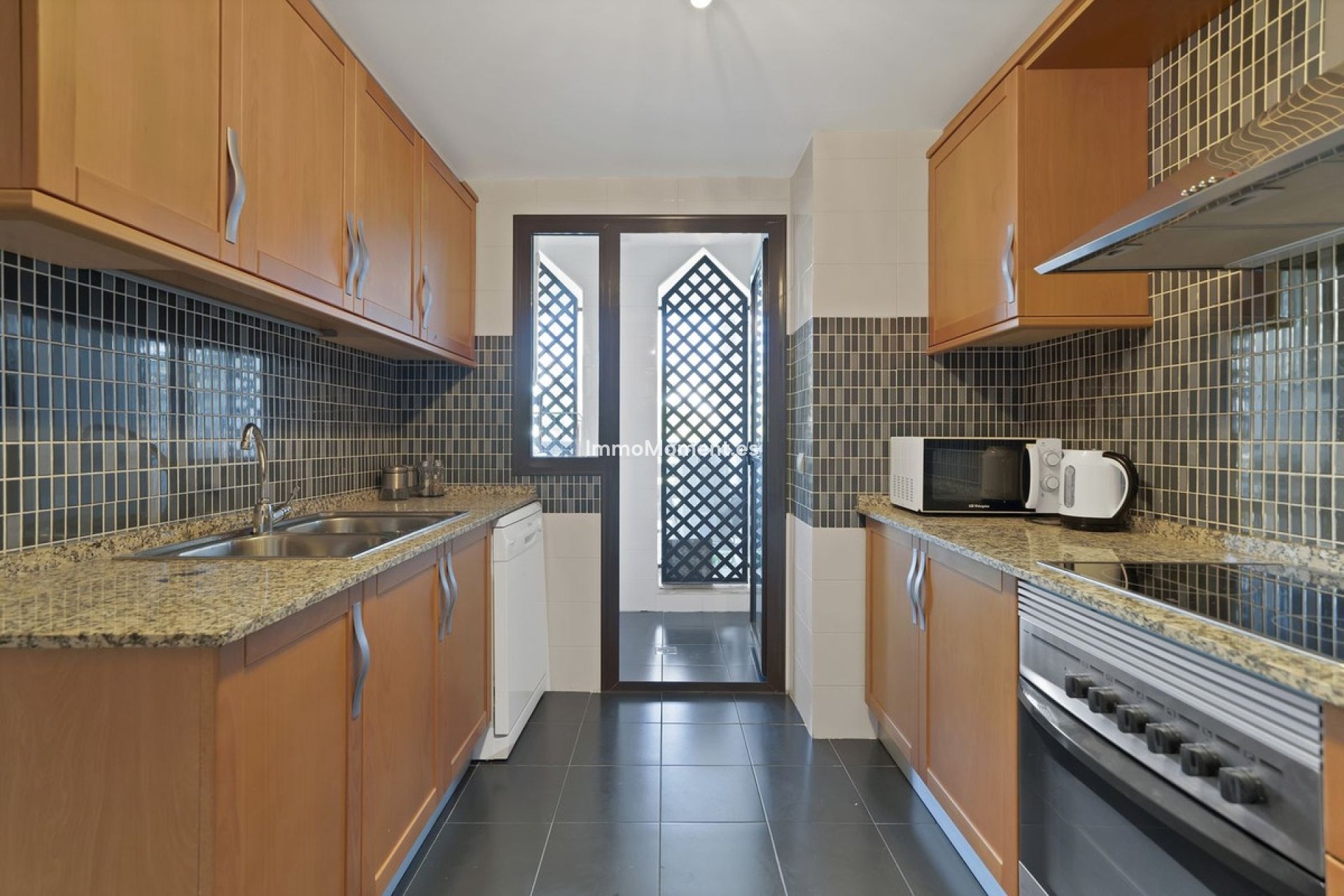 Resale - Apartment - Estepona - Selwo