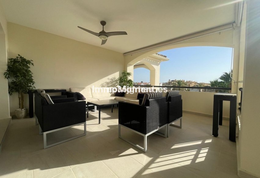 Resale - Apartment - Estepona - Selwo