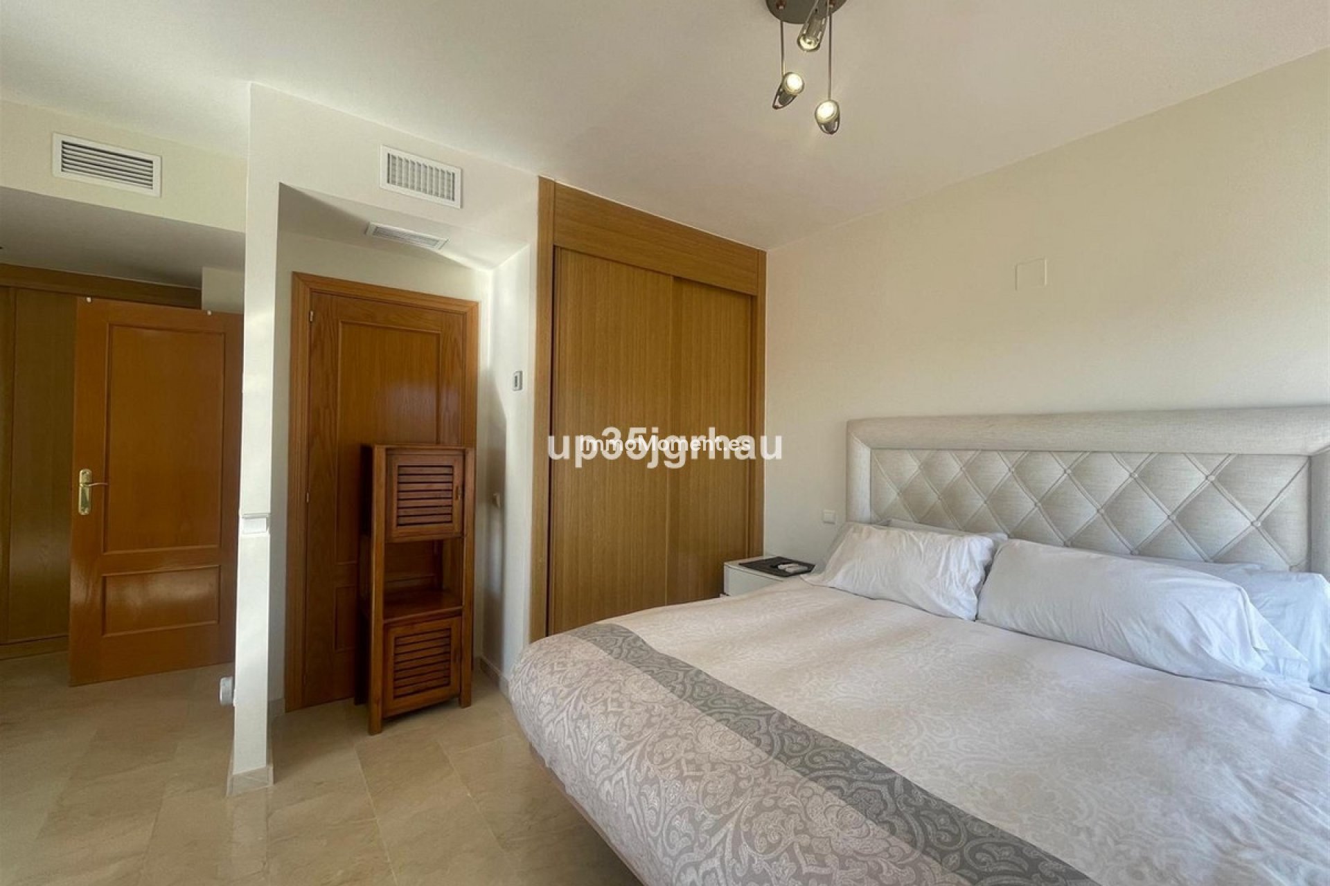 Resale - Apartment - Estepona - Selwo