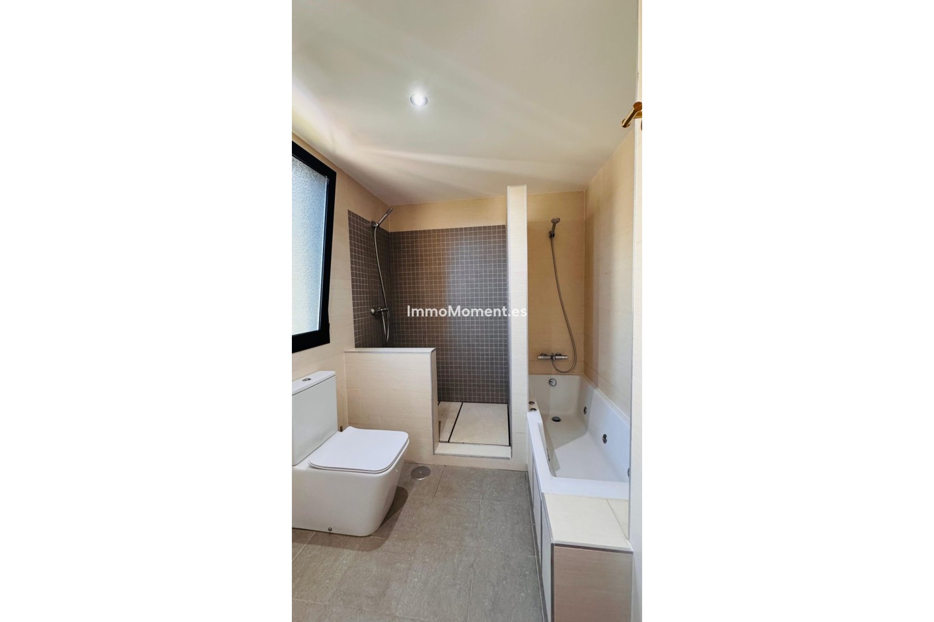 Resale - Apartment - Estepona - Selwo