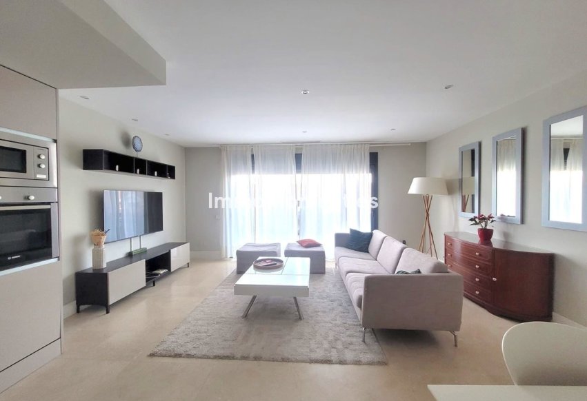 Resale - Apartment - Estepona - Selwo