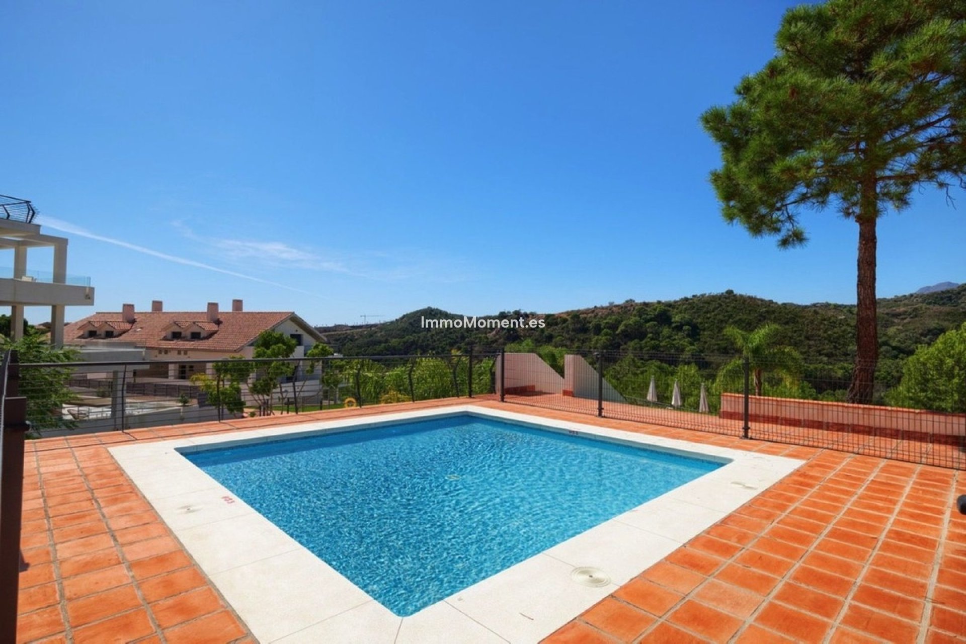 Resale - Apartment - Estepona - Selwo