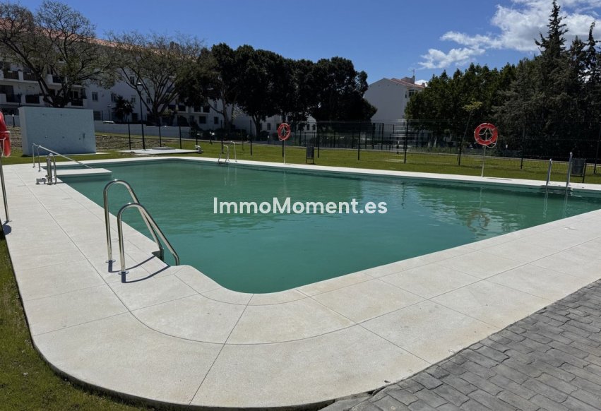 Resale - Apartment - Estepona - Selwo