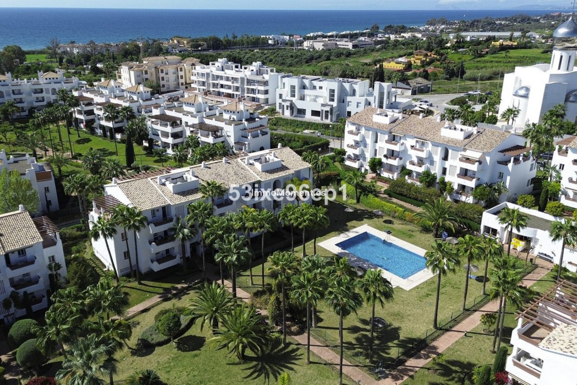 Resale - Apartment - Estepona - Selwo