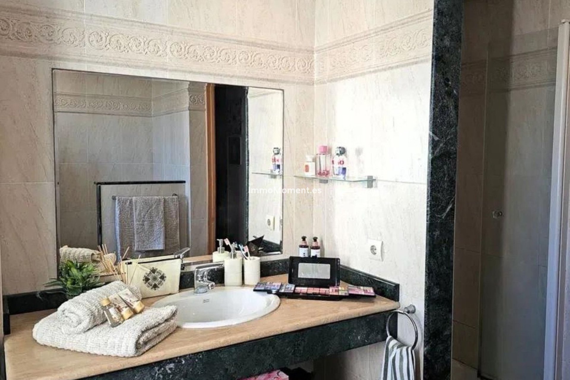 Resale - Apartment - Estepona - Selwo