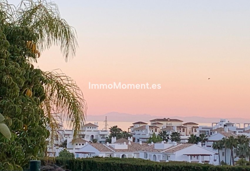 Resale - Apartment - Estepona - Selwo