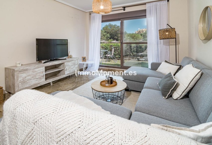 Resale - Apartment - Estepona - Selwo